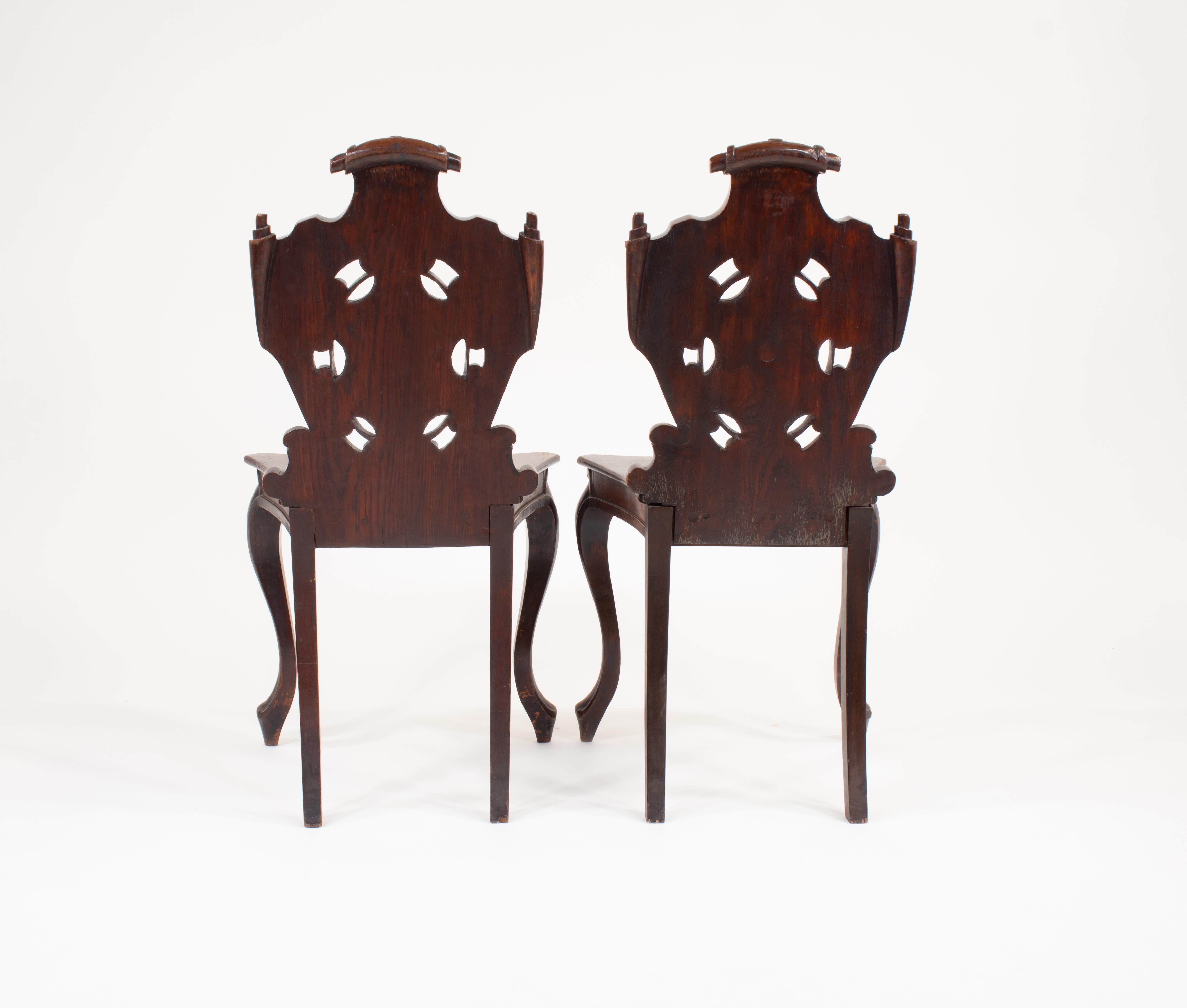 Paar englische viktorianische Mahagoni-Sessel der Gotik des 19. (Viktorianisch) im Angebot