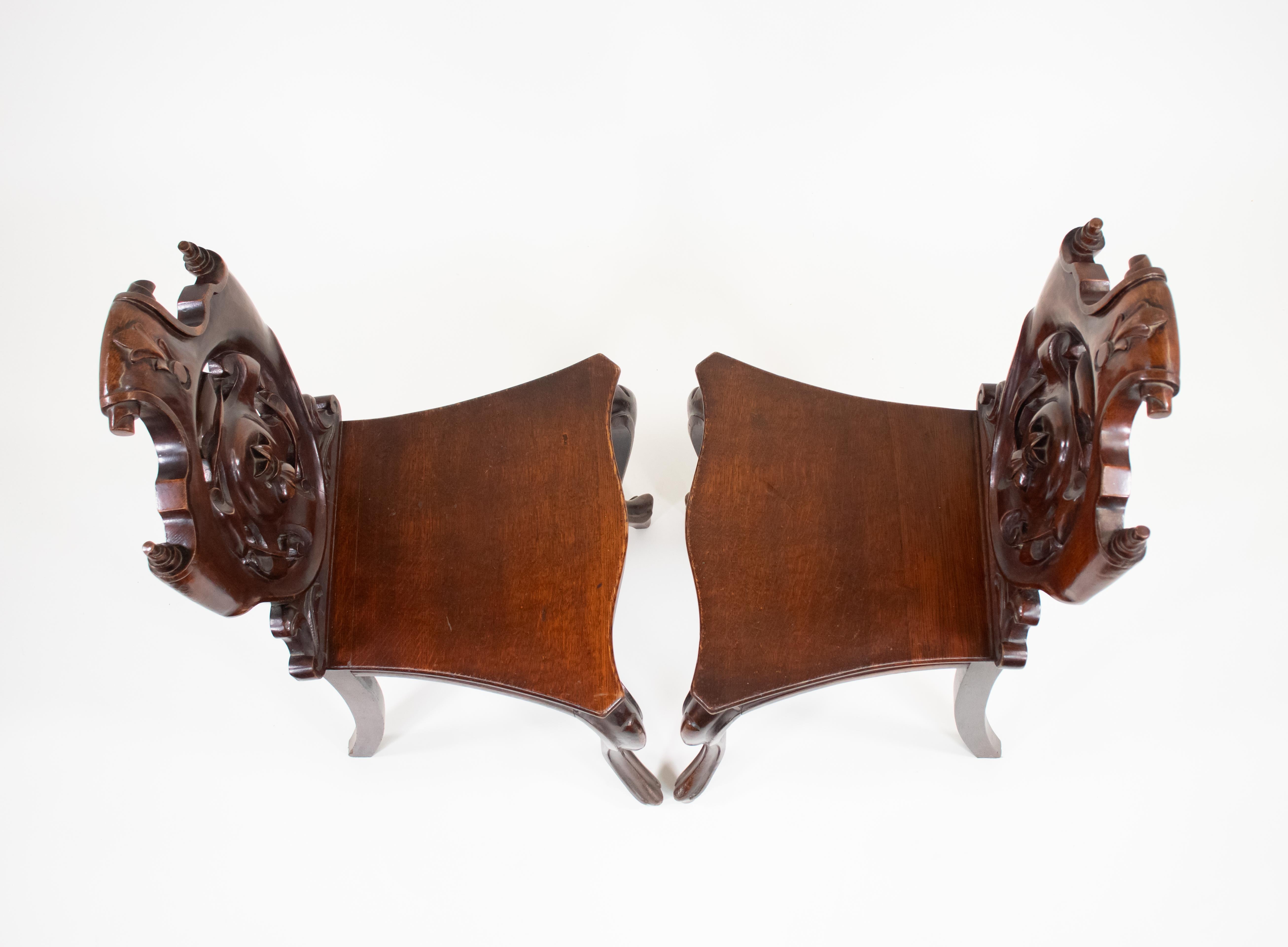 Paar englische viktorianische Mahagoni-Sessel der Gotik des 19. im Zustand „Gut“ im Angebot in Chicago, IL