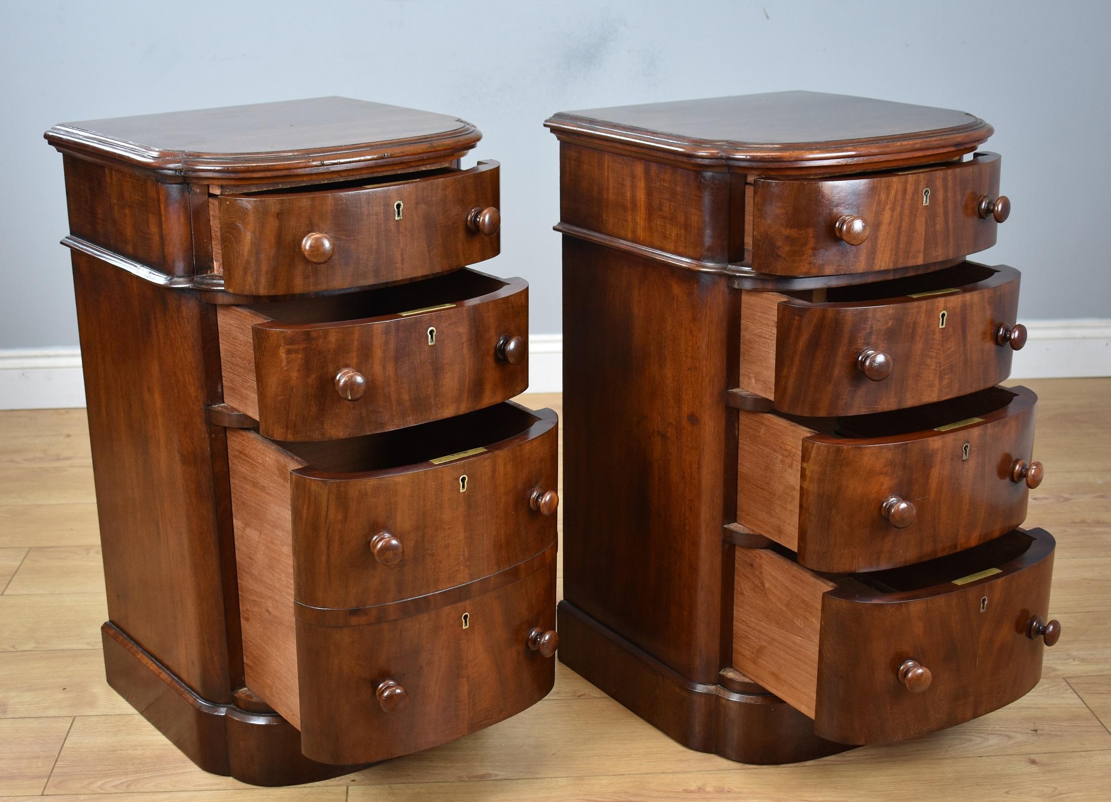 Pair of 19th Century English Victorian Mahogany Bow Front Chests 3
