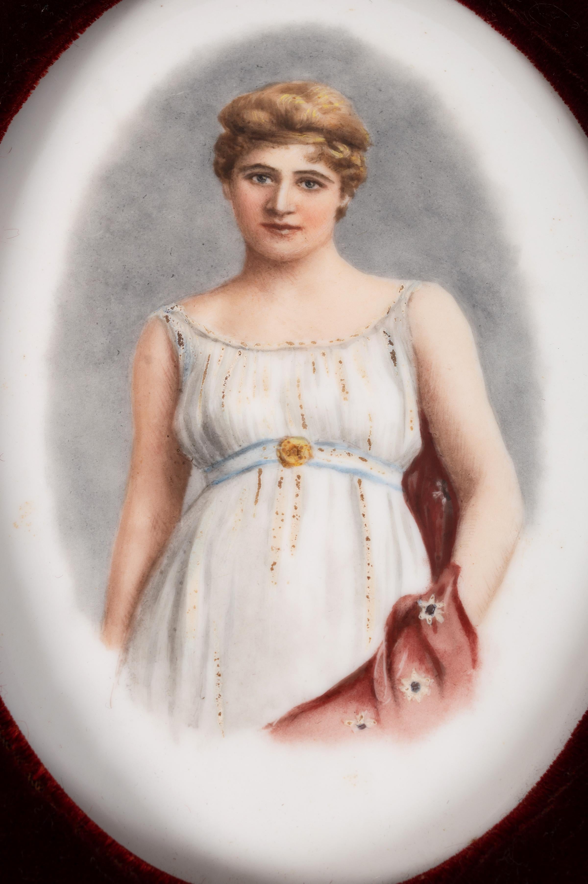 Pair of 19th Century English Victorian Watercolours on Porcelain of a Lady In Good Condition For Sale In London, GB