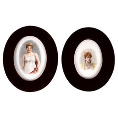 Paire d'aquarelles victoriennes anglaises du 19ème siècle sur porcelaine représentant une femme