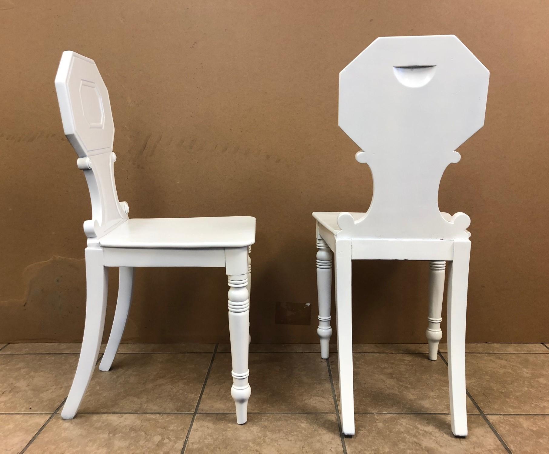 Regency Pair of 19th Century English White Lacquered Hall Chairs For Sale