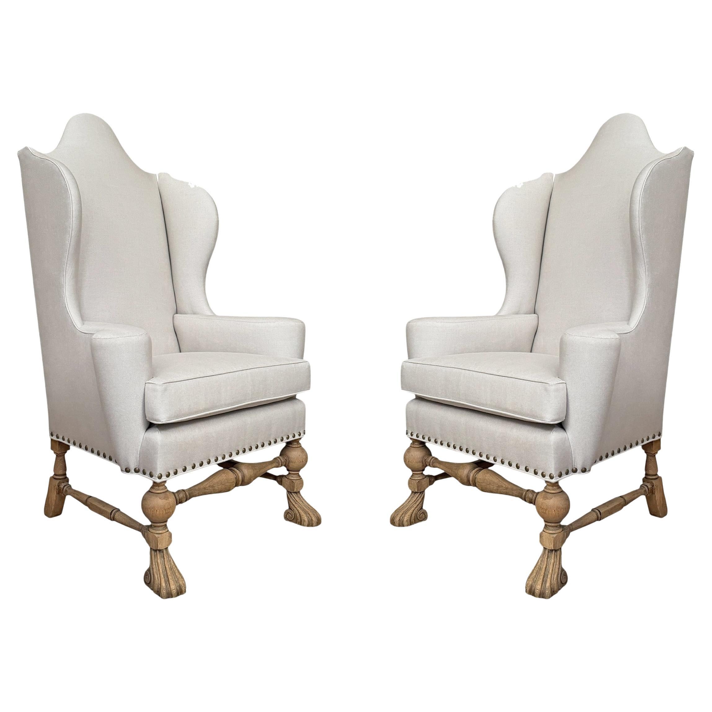 Pareja de sillas de brazos inglesas del siglo XIX estilo William & Mary en venta