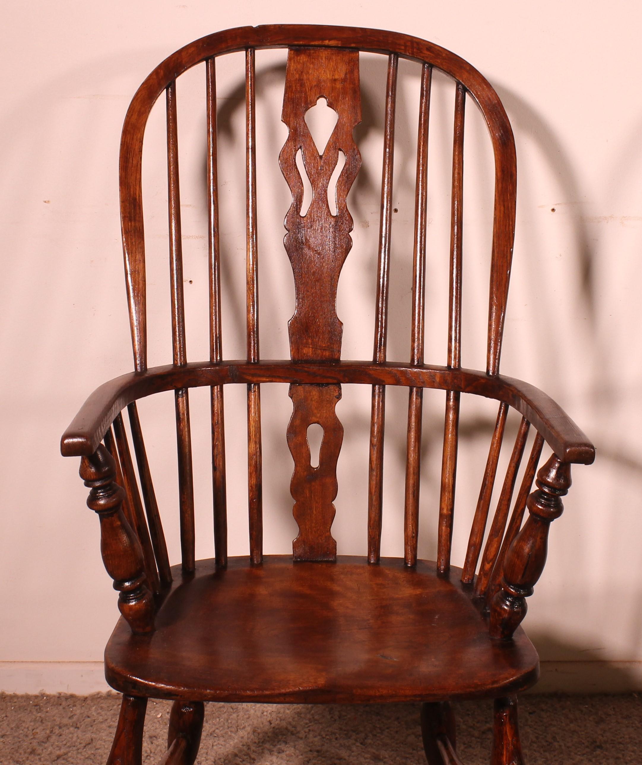 Britannique Paire de fauteuils Windsor anglais du 19e siècle en vente