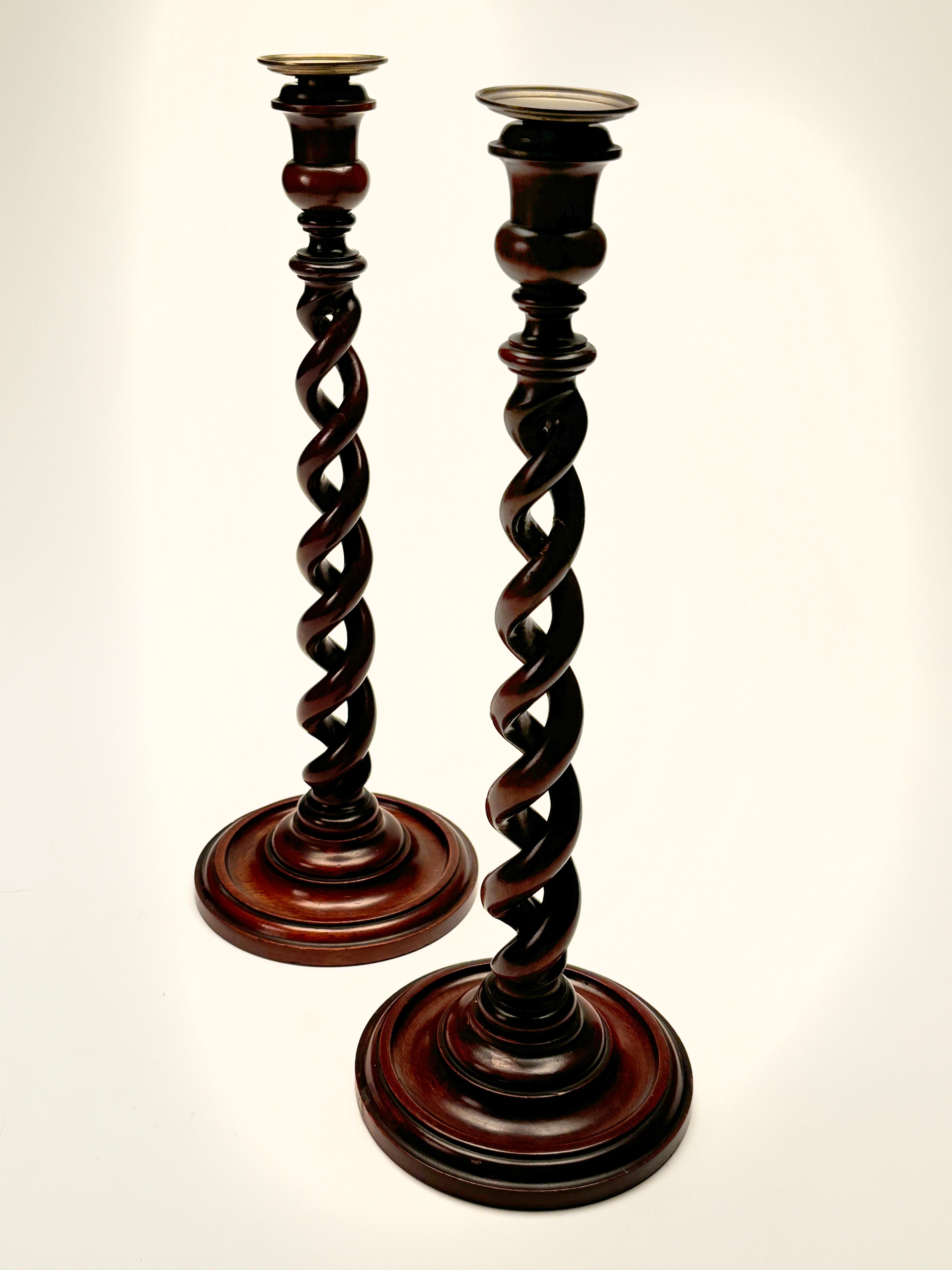 Coppia di candelabri aperti in mogano del XIX secolo in vendita 4