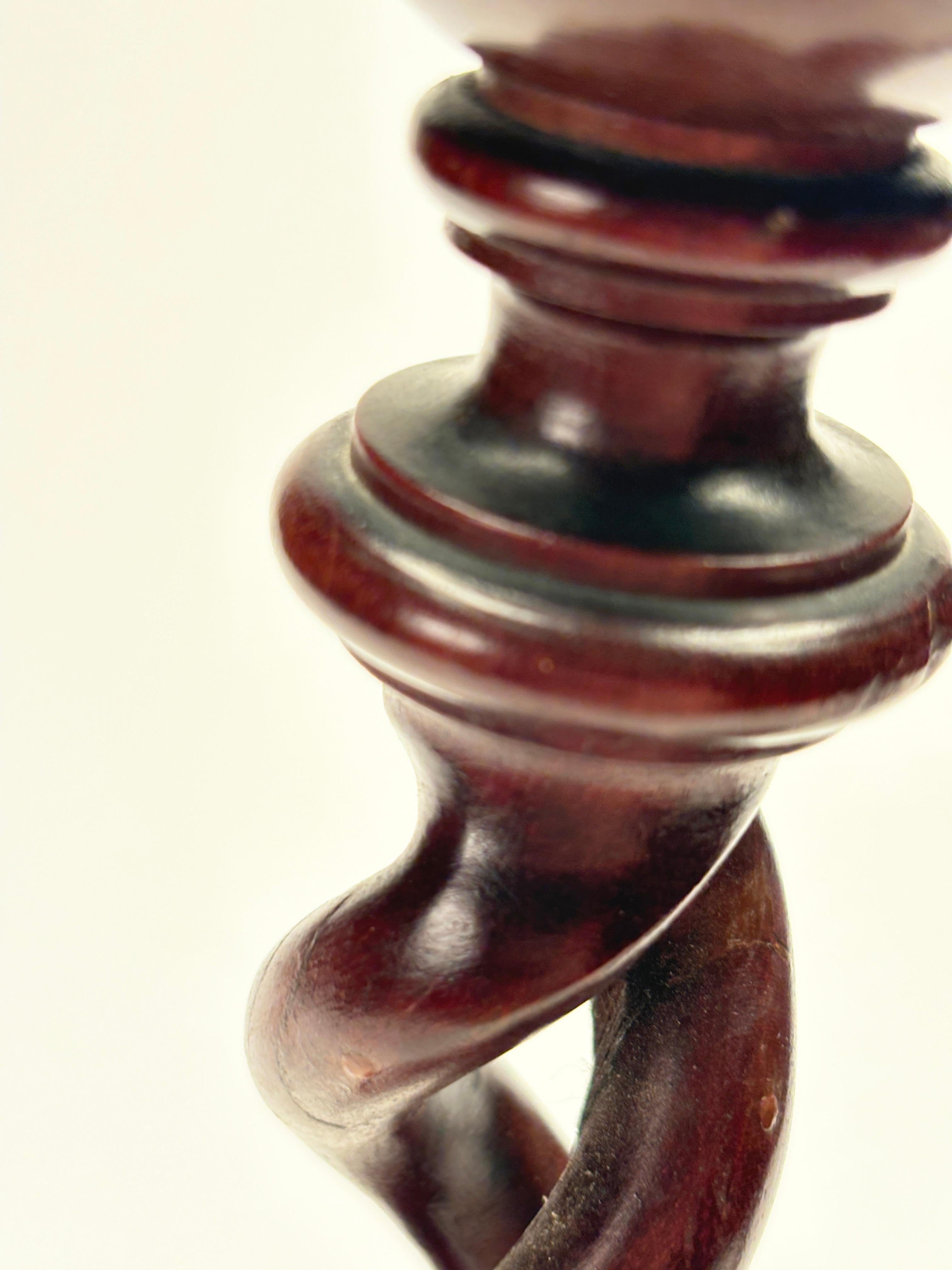 Coppia di candelabri aperti in mogano del XIX secolo in vendita 10
