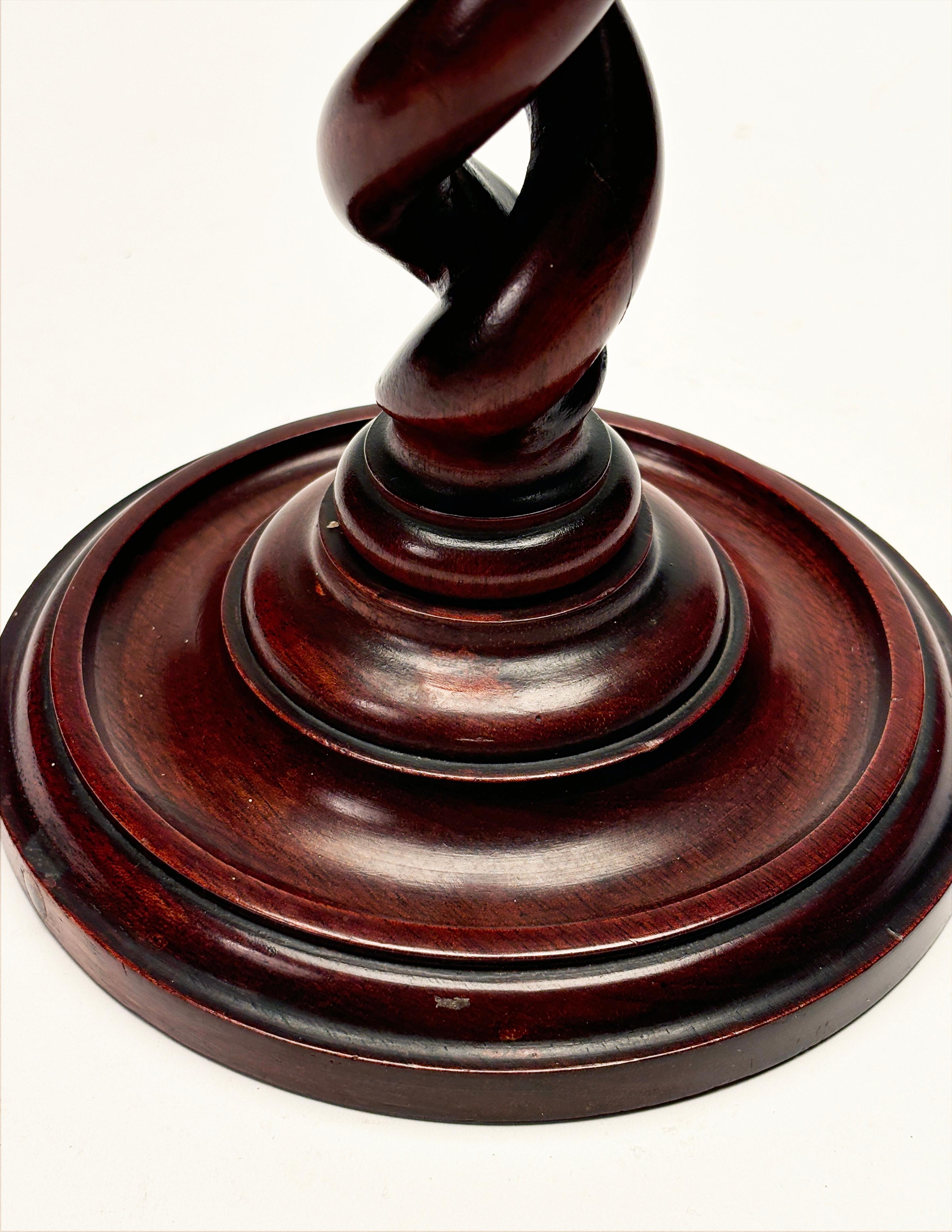 Coppia di candelabri aperti in mogano del XIX secolo in vendita 1