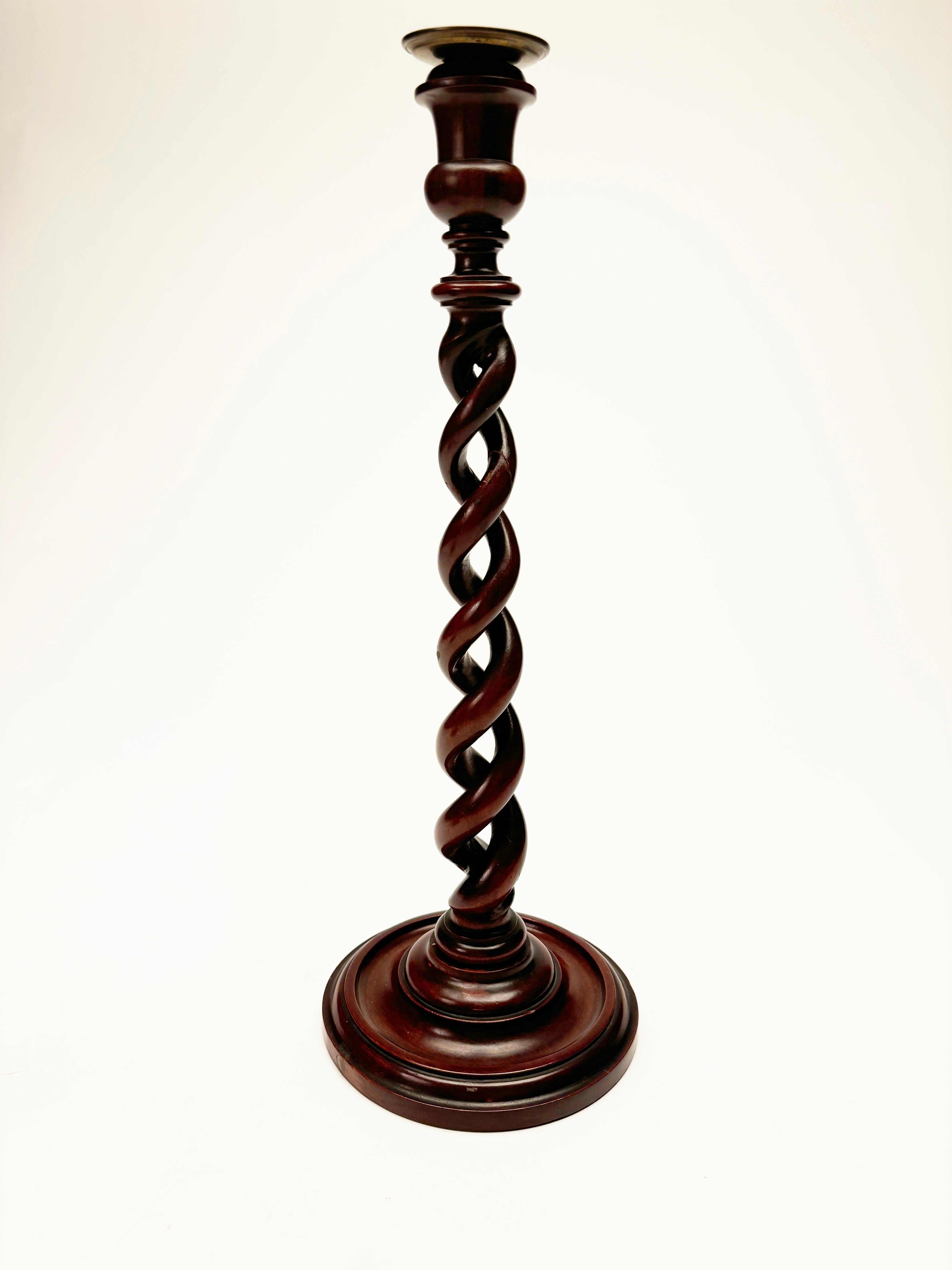 Britannico Coppia di candelabri aperti in mogano del XIX secolo in vendita