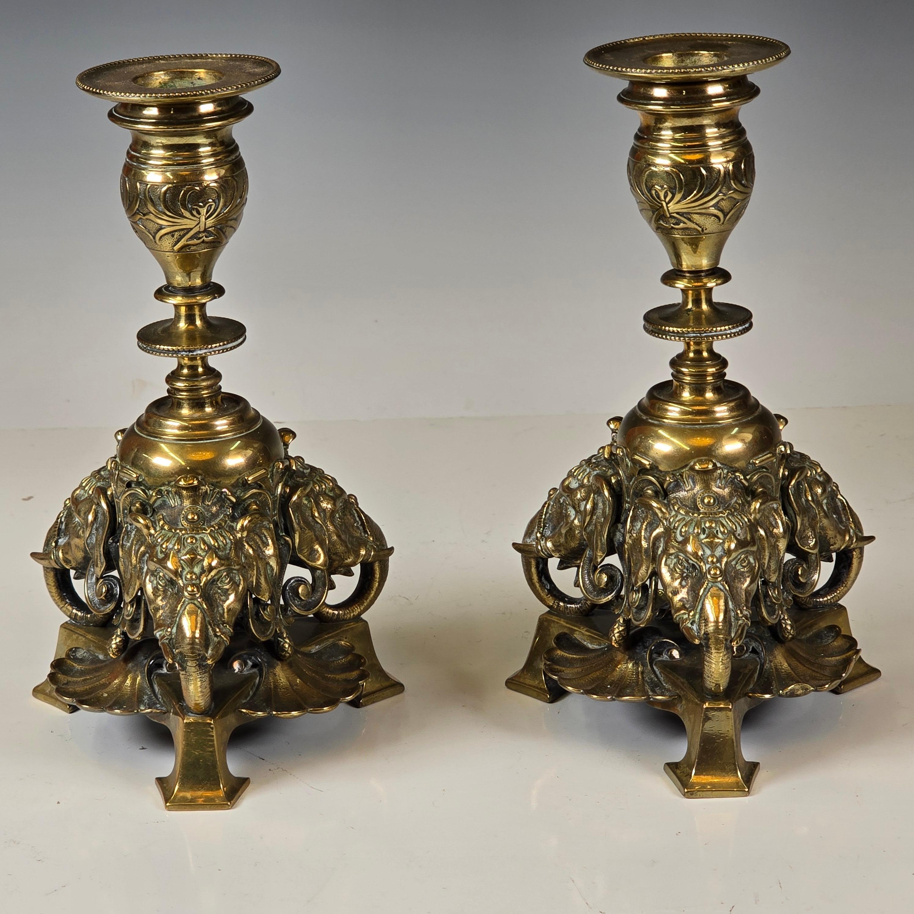 Bronzo Coppia di candelieri esotici del XIX secolo in vendita