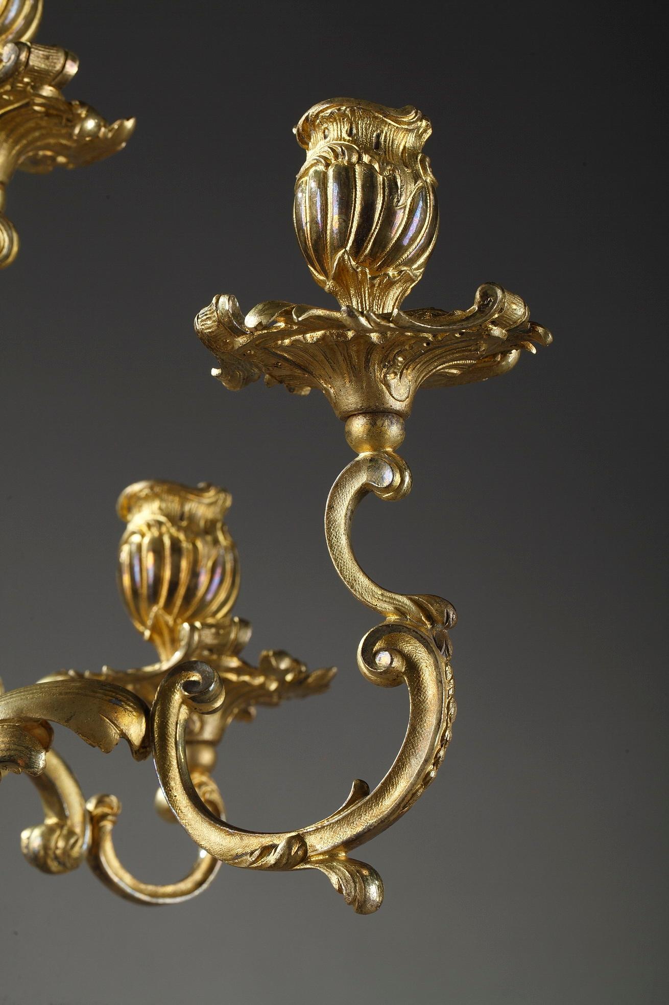 Pair of 19th Century Figural Bronze Candelabra Lamps In Good Condition In Paris, FR