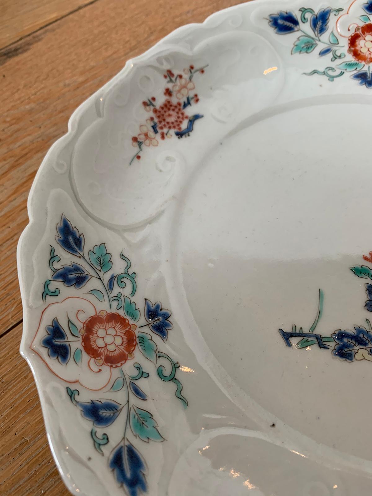 Pair of 19th Century Floral Round Porcelain Plates with Scalloped Edge, Unmarked For Sale 9