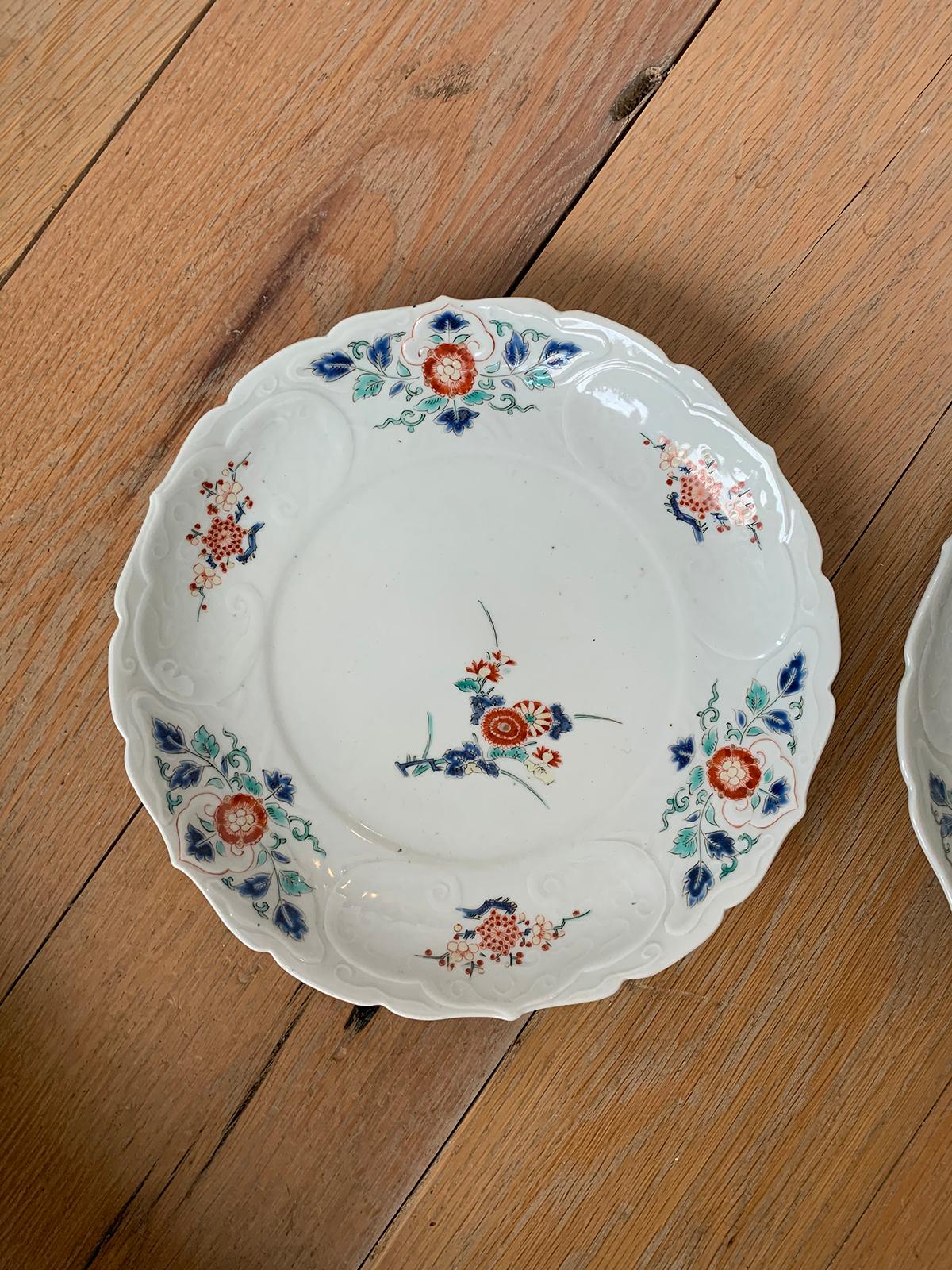 Pair of 19th Century Floral Round Porcelain Plates with Scalloped Edge, Unmarked For Sale 4