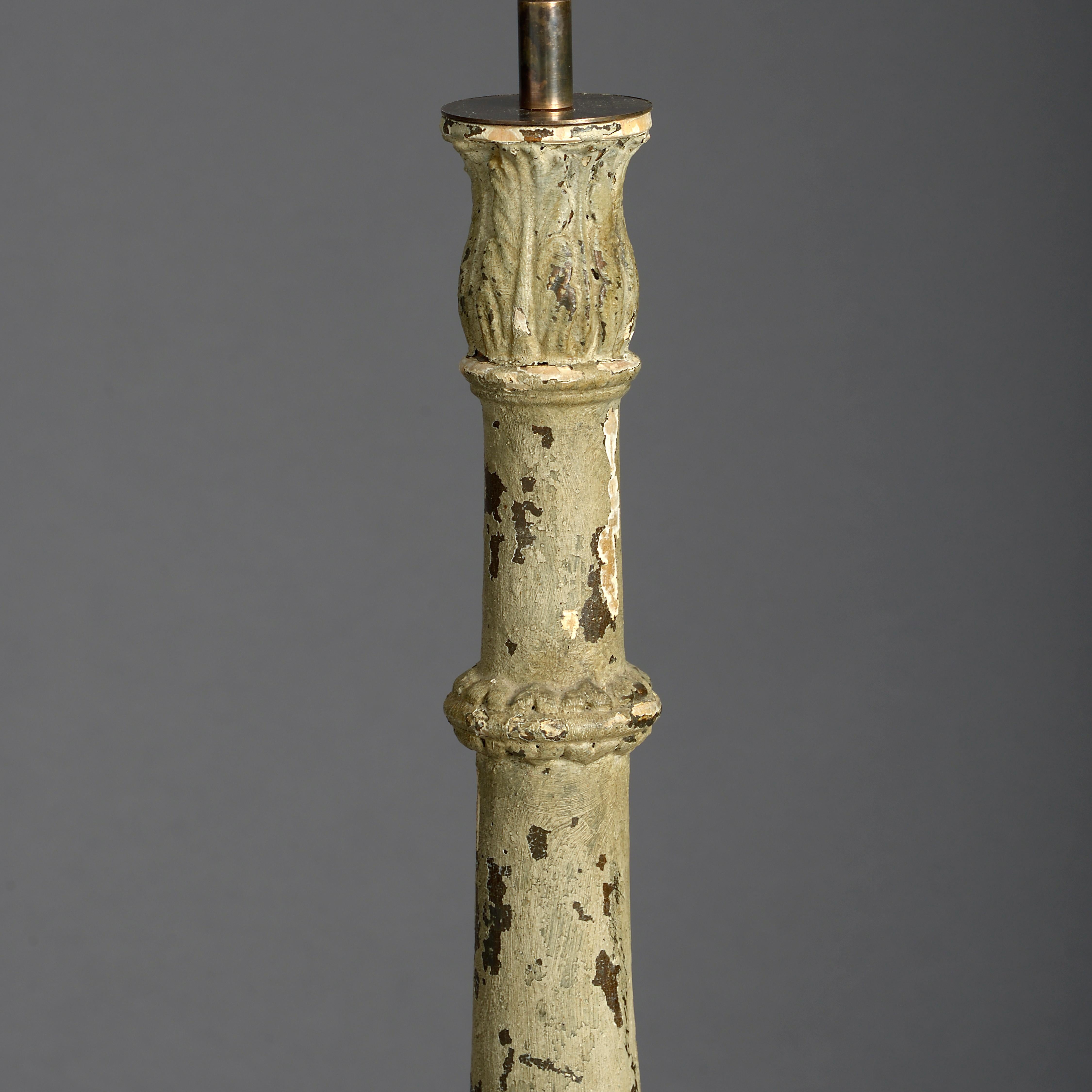 Paar blattförmig geschnitzte Balustradenlampen aus dem 19. Jahrhundert (Barock) im Angebot