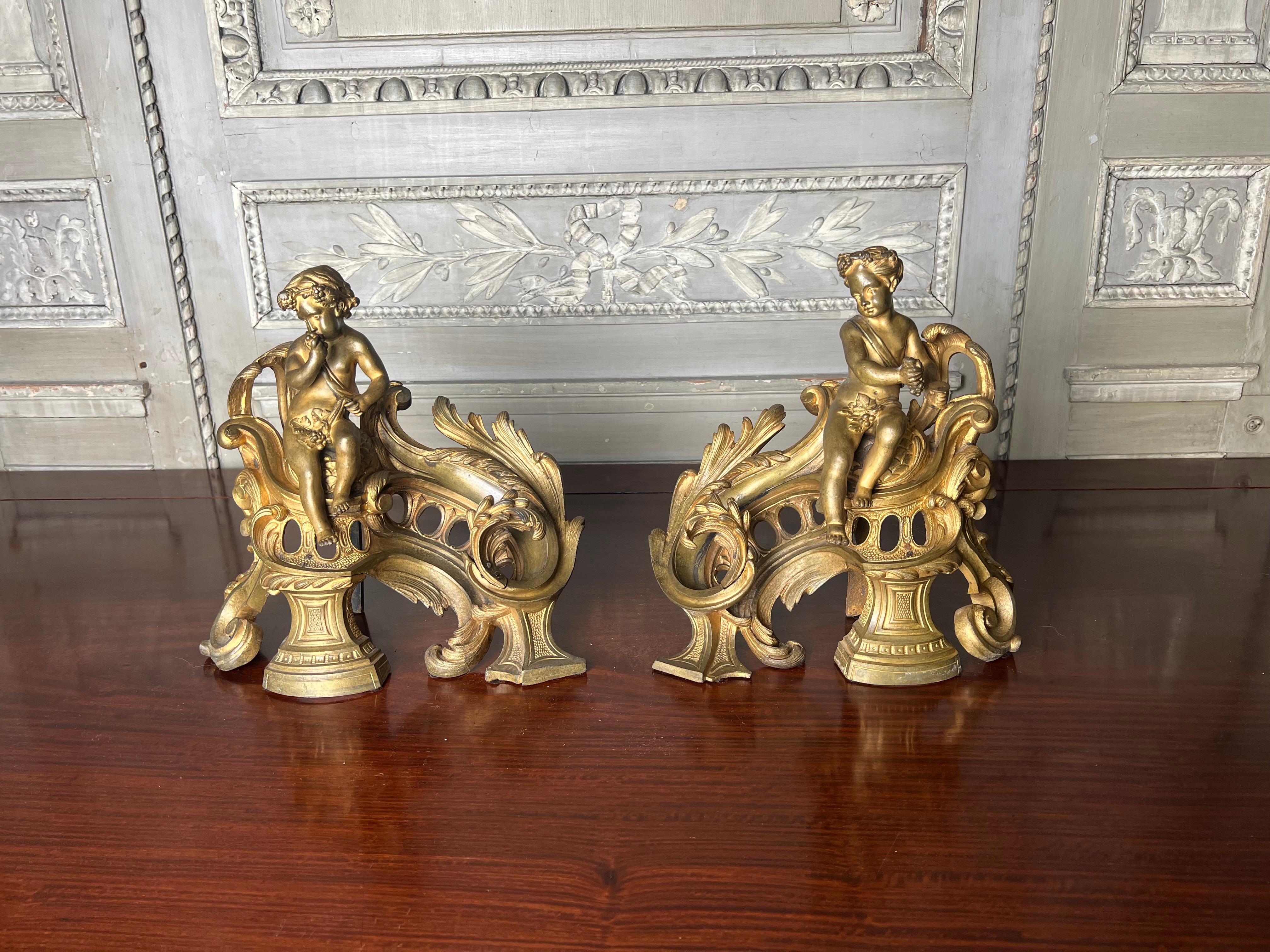 Paar französische Feuerböcke aus Bronze des 19. Jahrhunderts mit Putten aus Bacchanalie  im Angebot 4