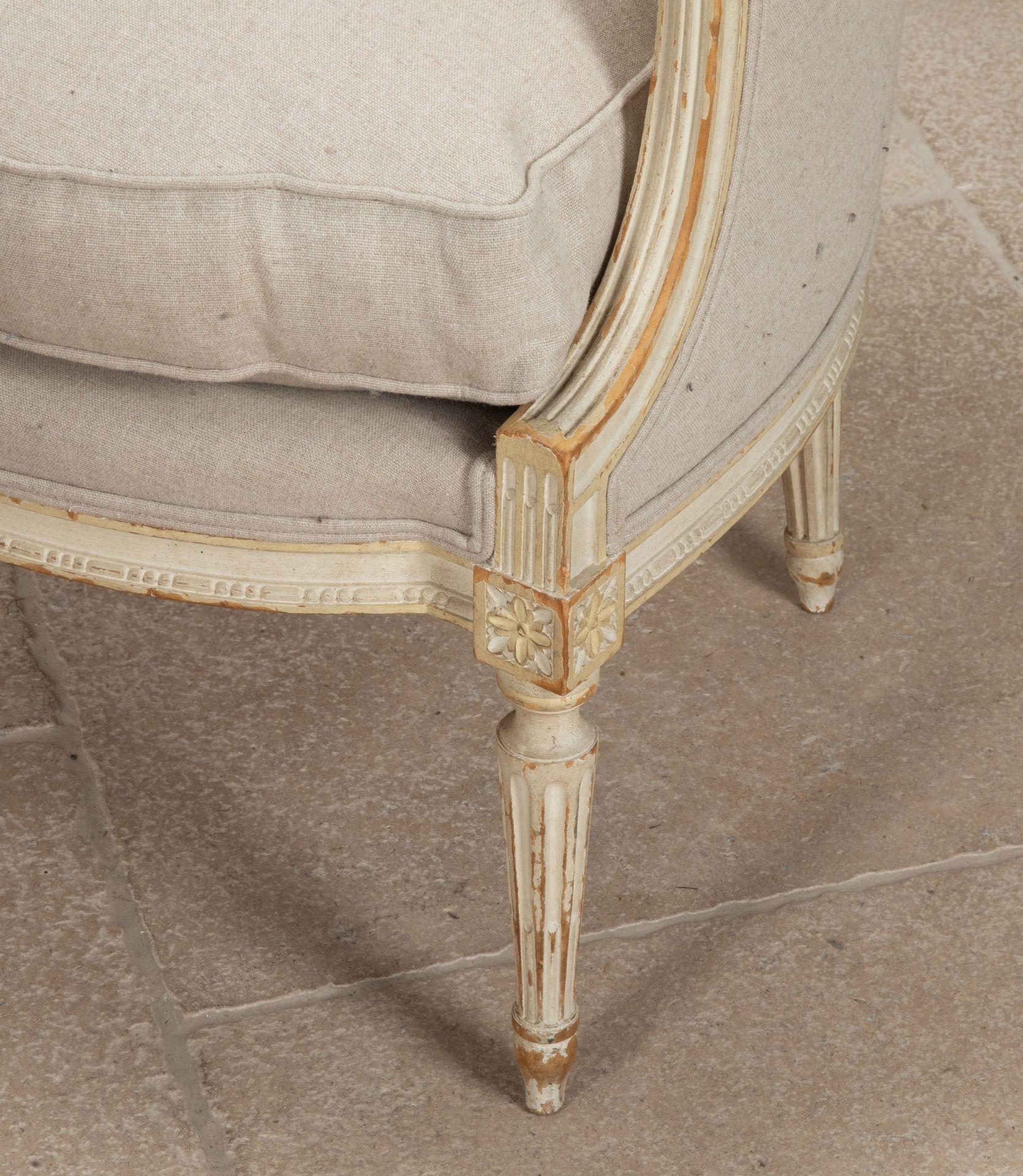 Paire de fauteuils français du 19ème siècle à la manière de Louis XVI en vente 4