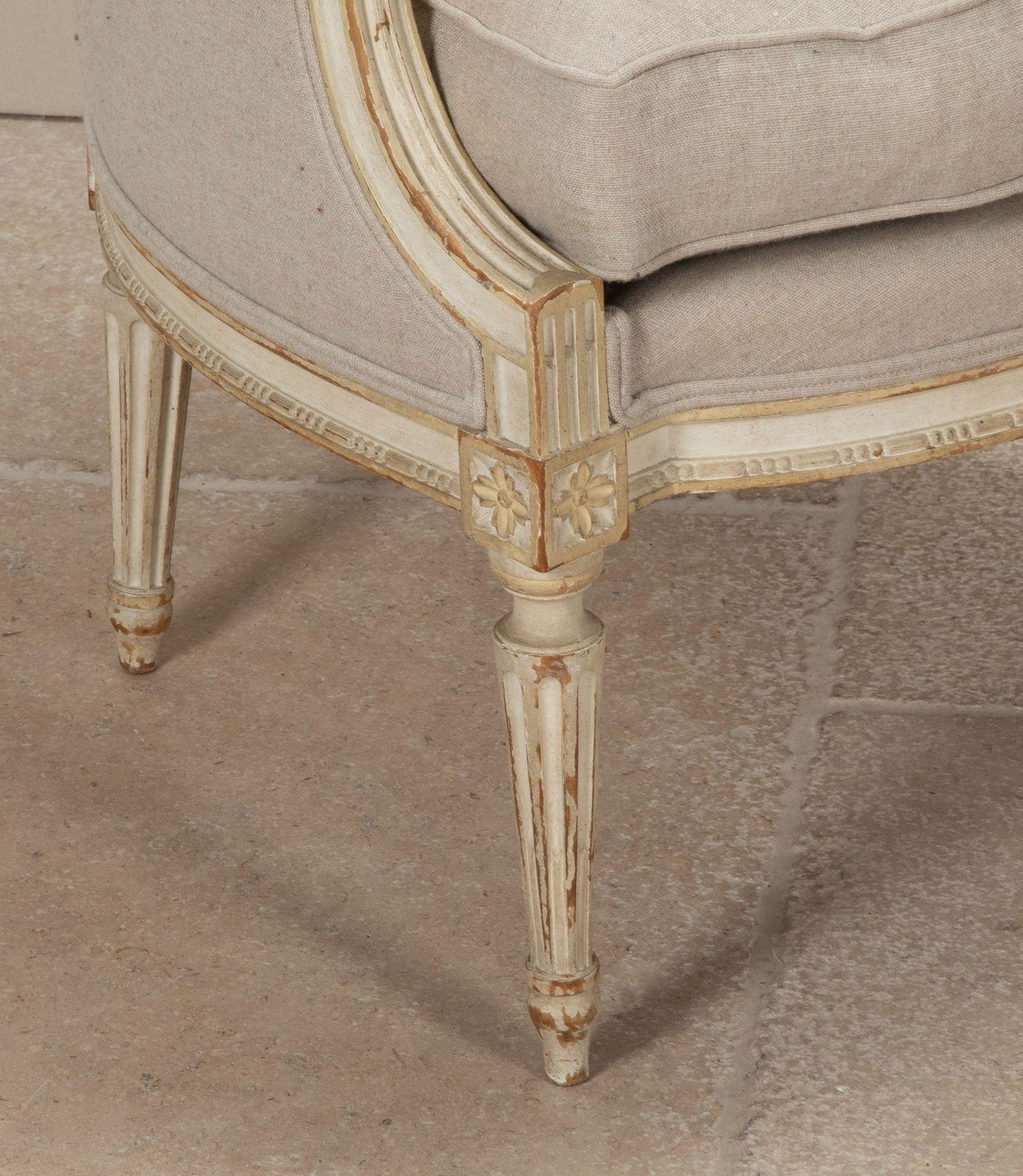 Paire de fauteuils français du 19ème siècle à la manière de Louis XVI en vente 3