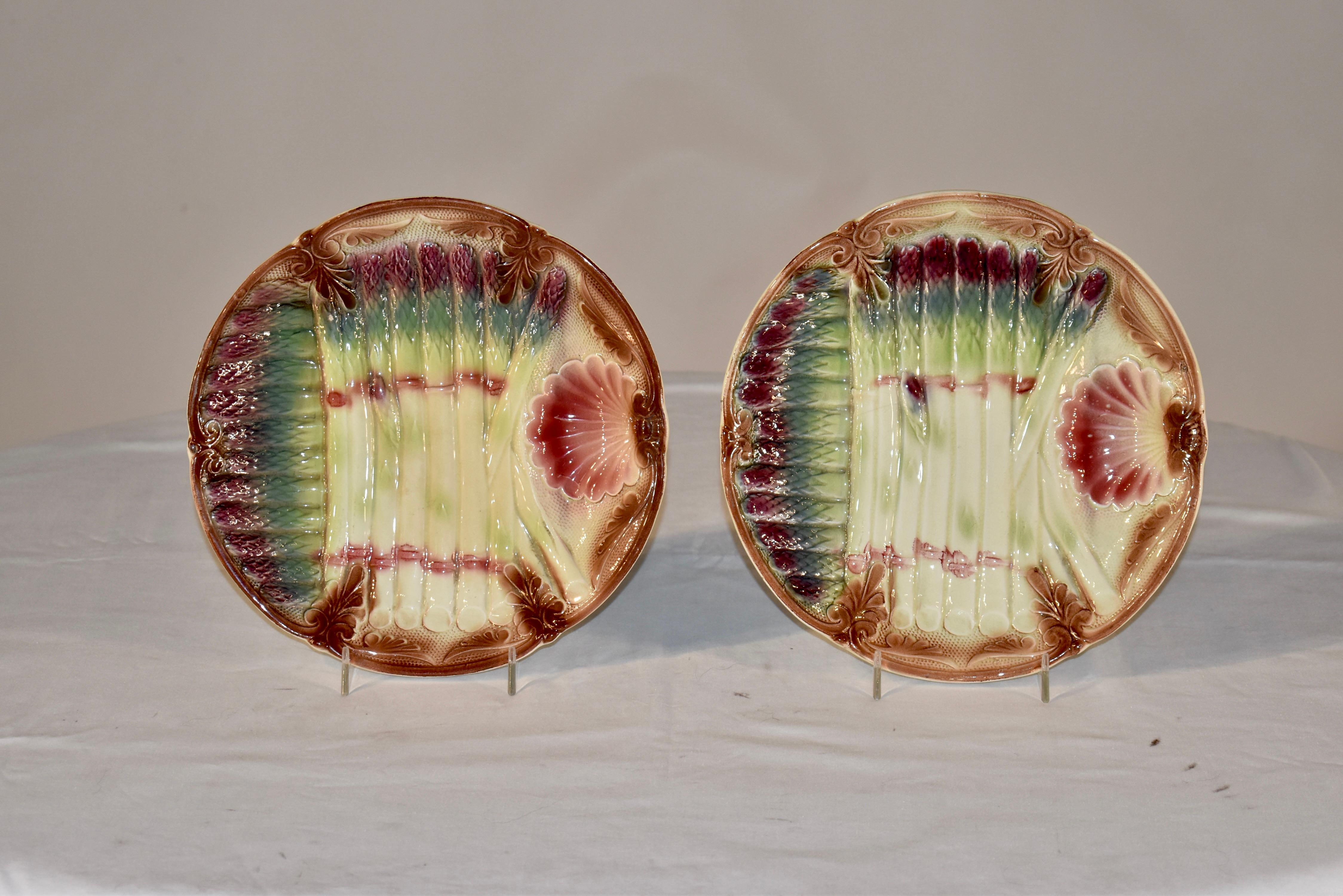 Glazed Pair of 19th Century French Asparagus Plates For Sale
