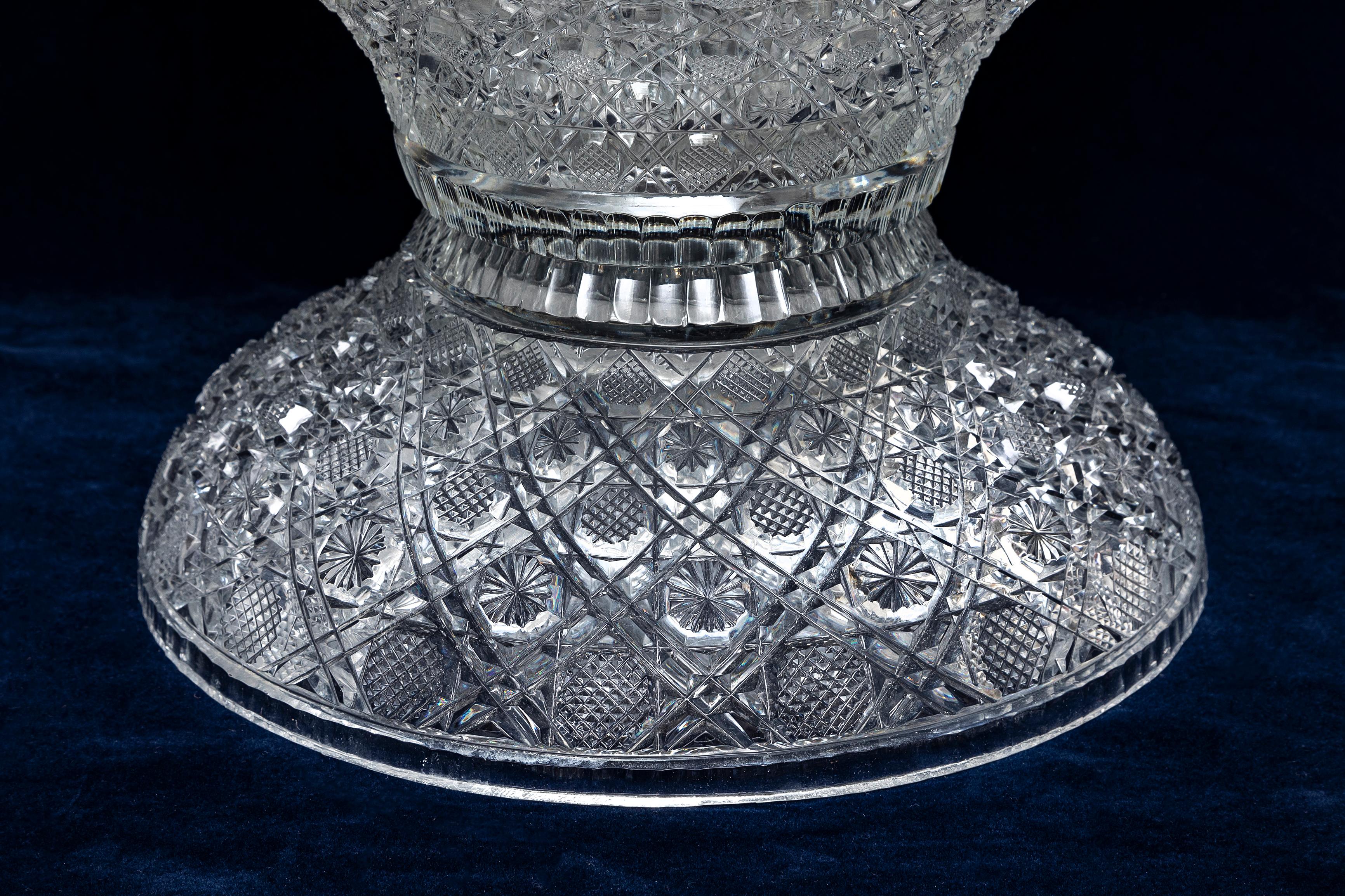 Paire de vases français du 19ème siècle (atribués à Bacarrat) en cristal taillé à la main et diamants en vente 3
