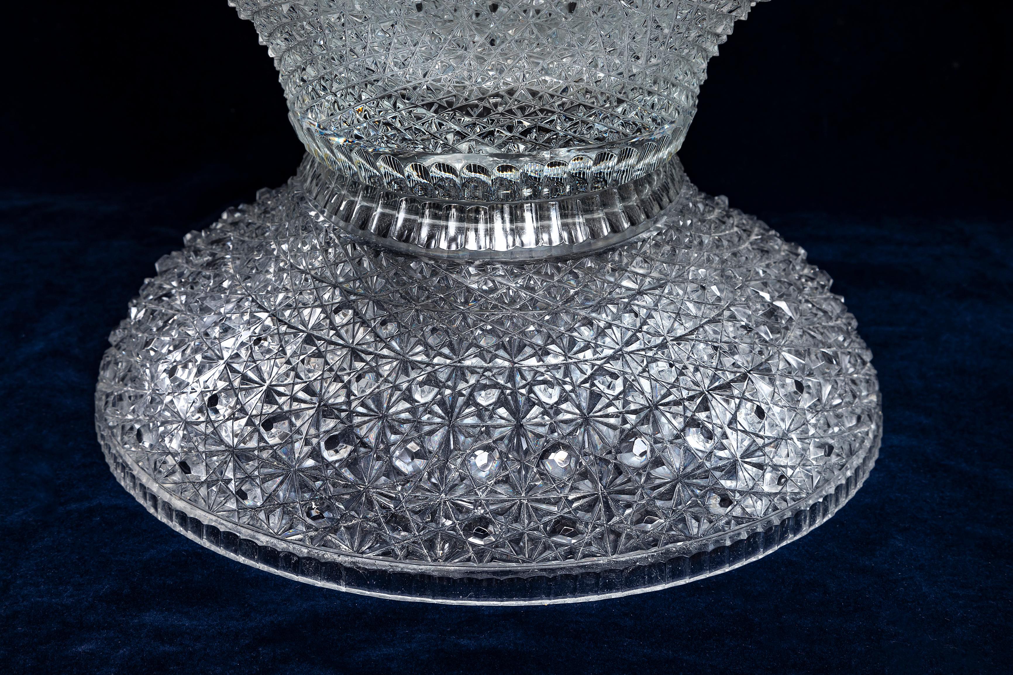 Paire de vases français du 19ème siècle (atribués à Bacarrat) en cristal taillé à la main et diamants en vente 4