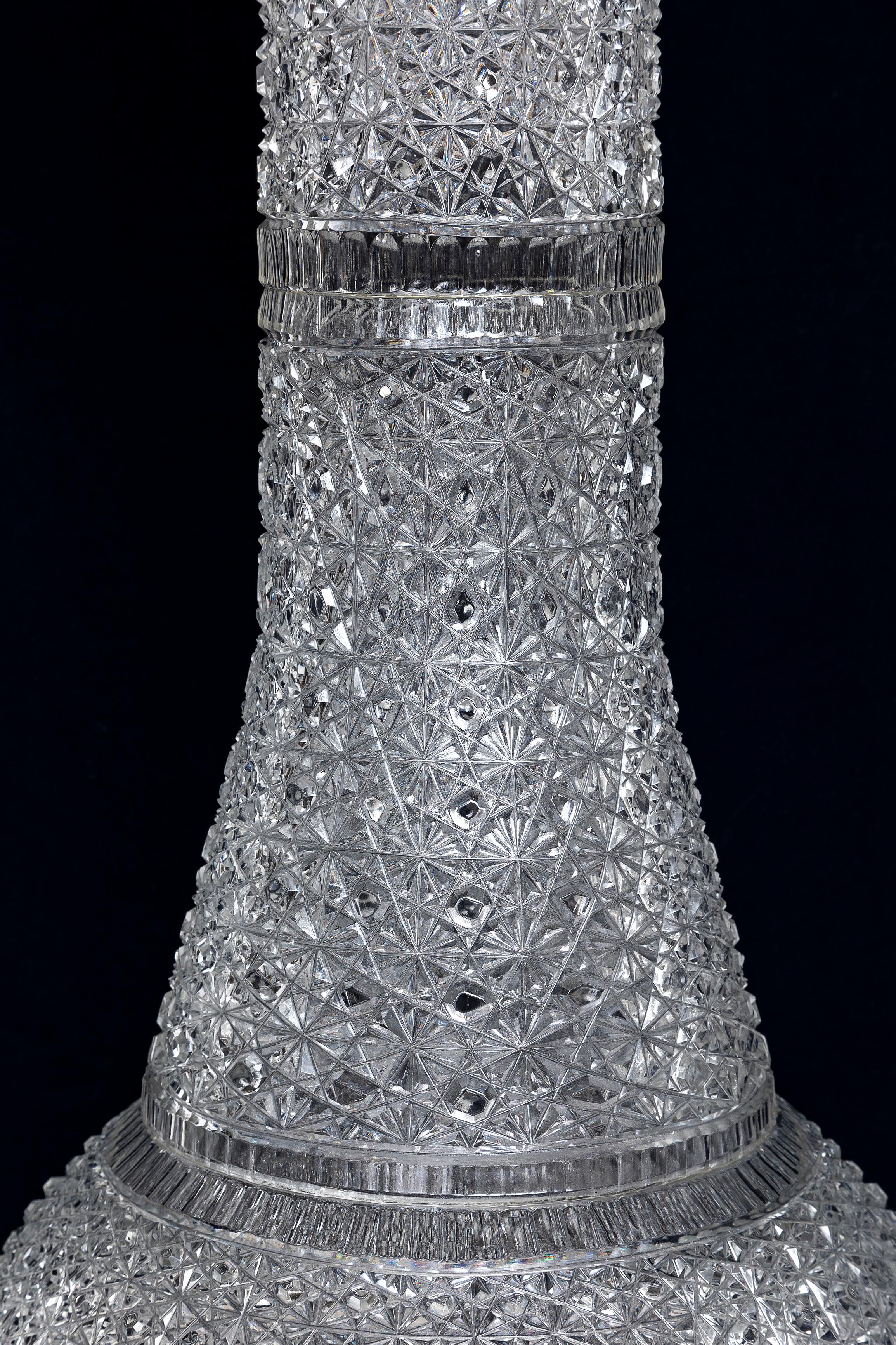 Paire de vases français du 19ème siècle (atribués à Bacarrat) en cristal taillé à la main et diamants en vente 1