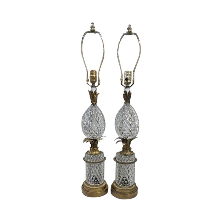 Coppia di lampade ad ananas in cristallo e bronzo dorato Baccarat del XIX secolo in vendita