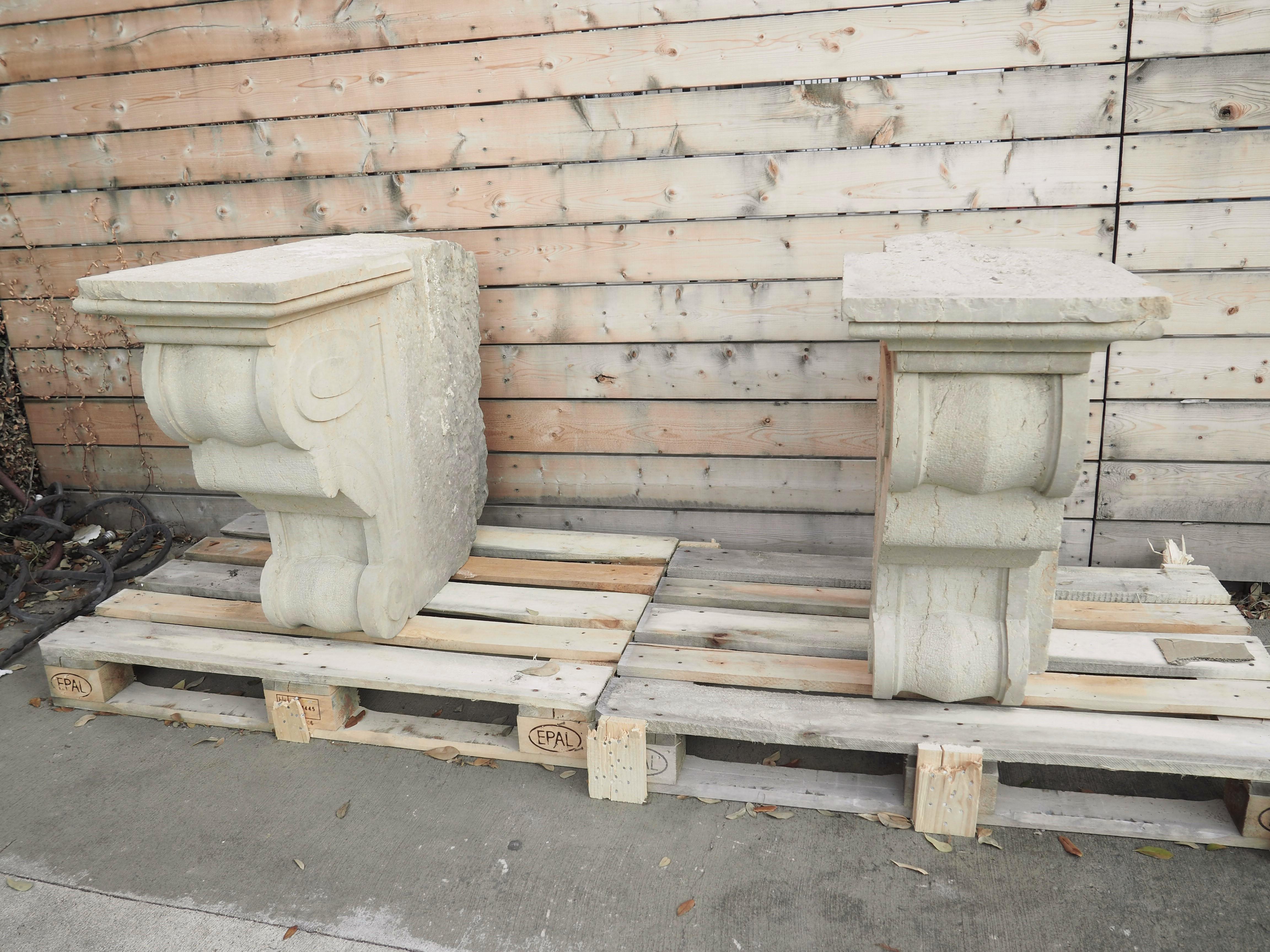 Pair of 19th Century French Balcony Corbels in Carved Pierre de Villebois Stone For Sale 6