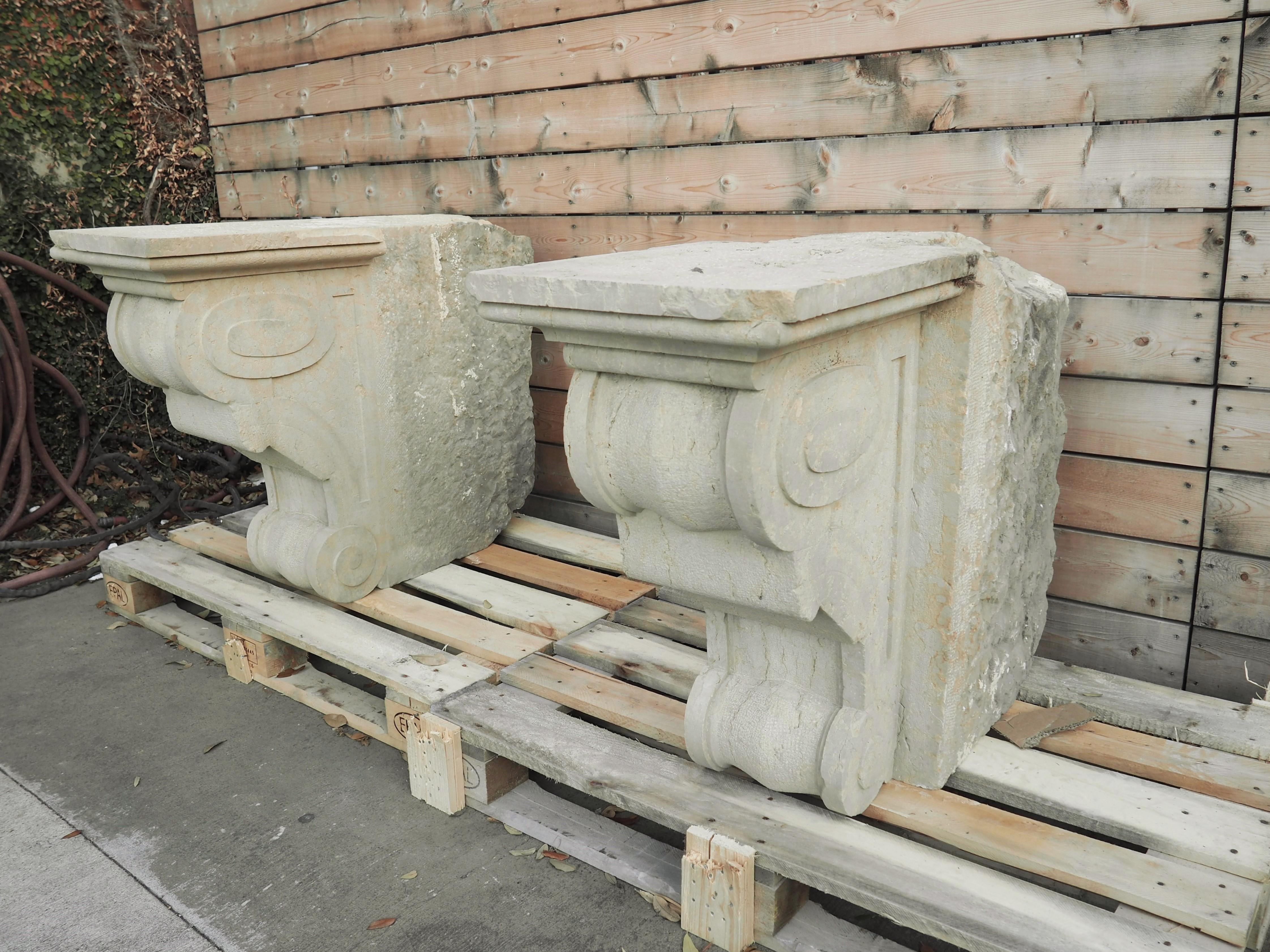 Pair of 19th Century French Balcony Corbels in Carved Pierre de Villebois Stone For Sale 7