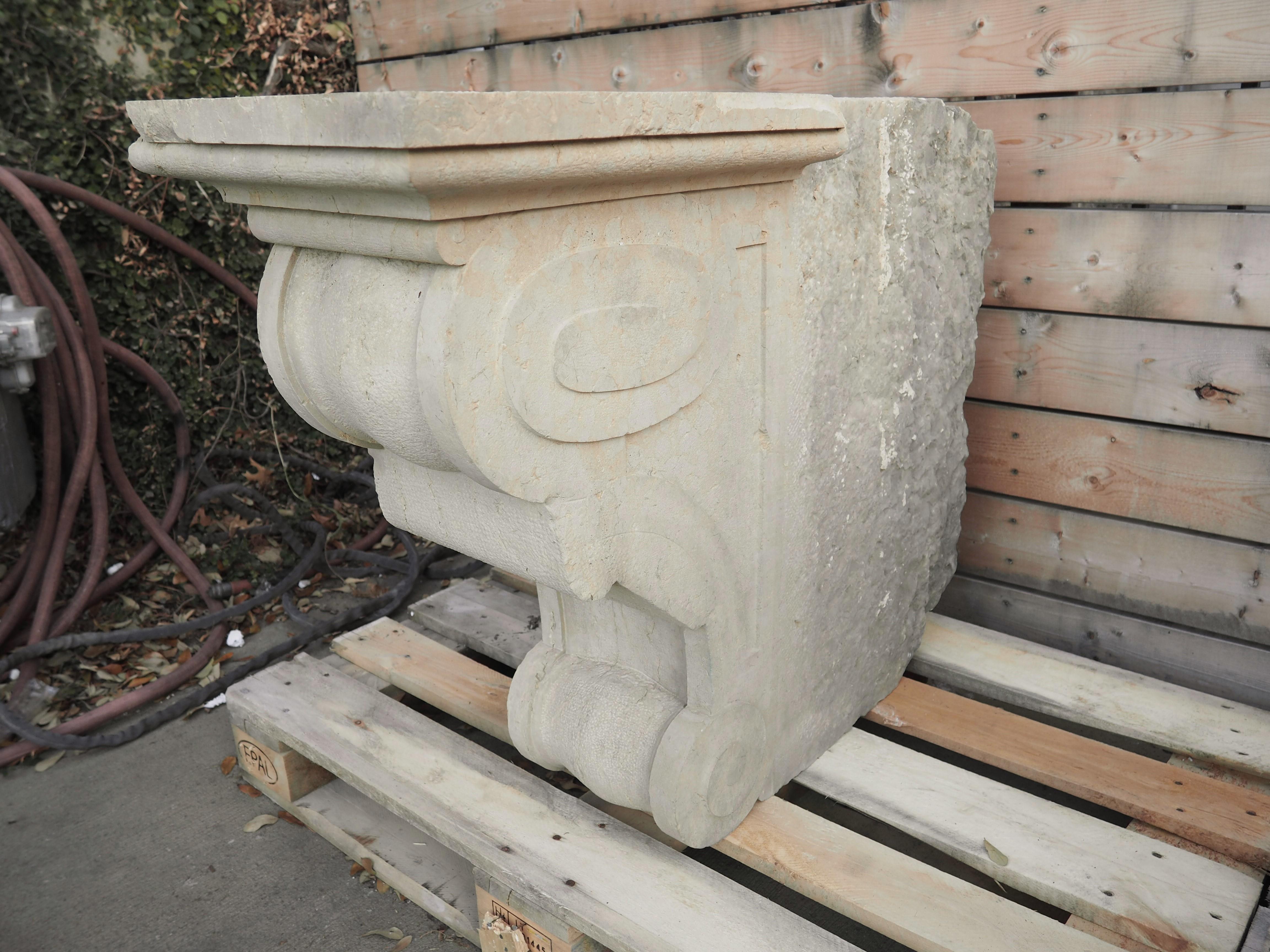 Pair of 19th Century French Balcony Corbels in Carved Pierre de Villebois Stone In Good Condition For Sale In Dallas, TX