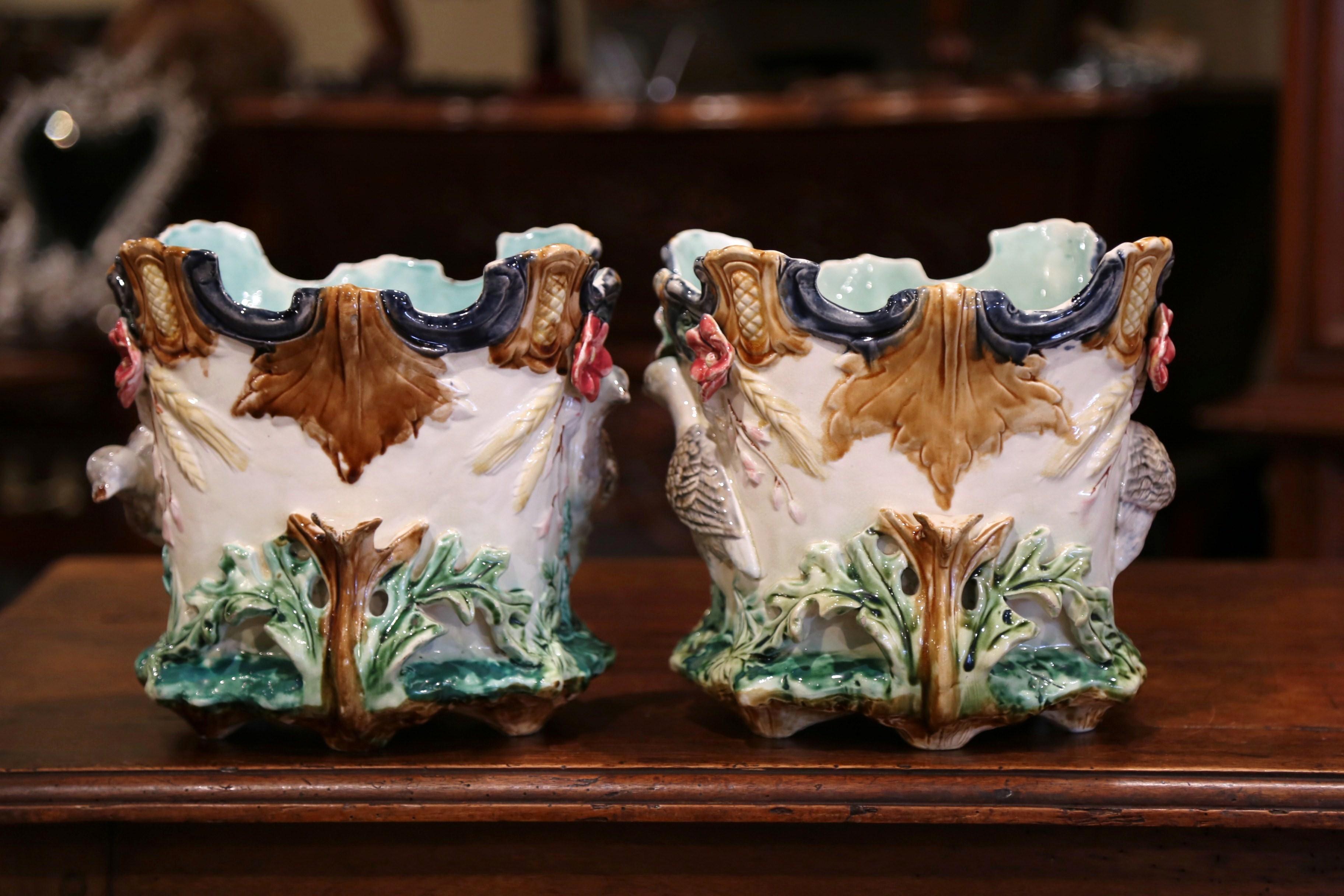 Pair of 19th Century French Barbotine Cachepots with Bird and Floral Decor In Excellent Condition In Dallas, TX