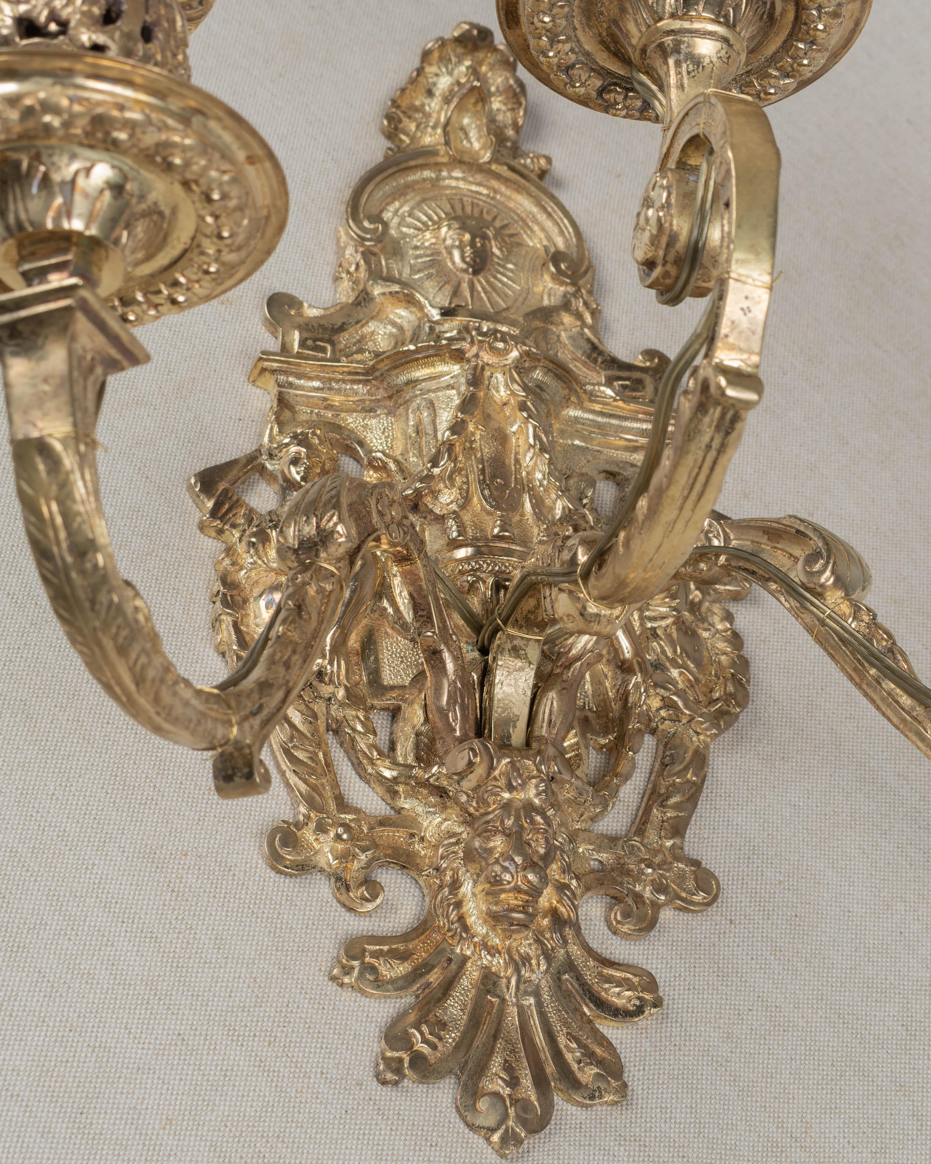 Coppia di appliques barocche francesi in bronzo fuso del XIX secolo in vendita 6