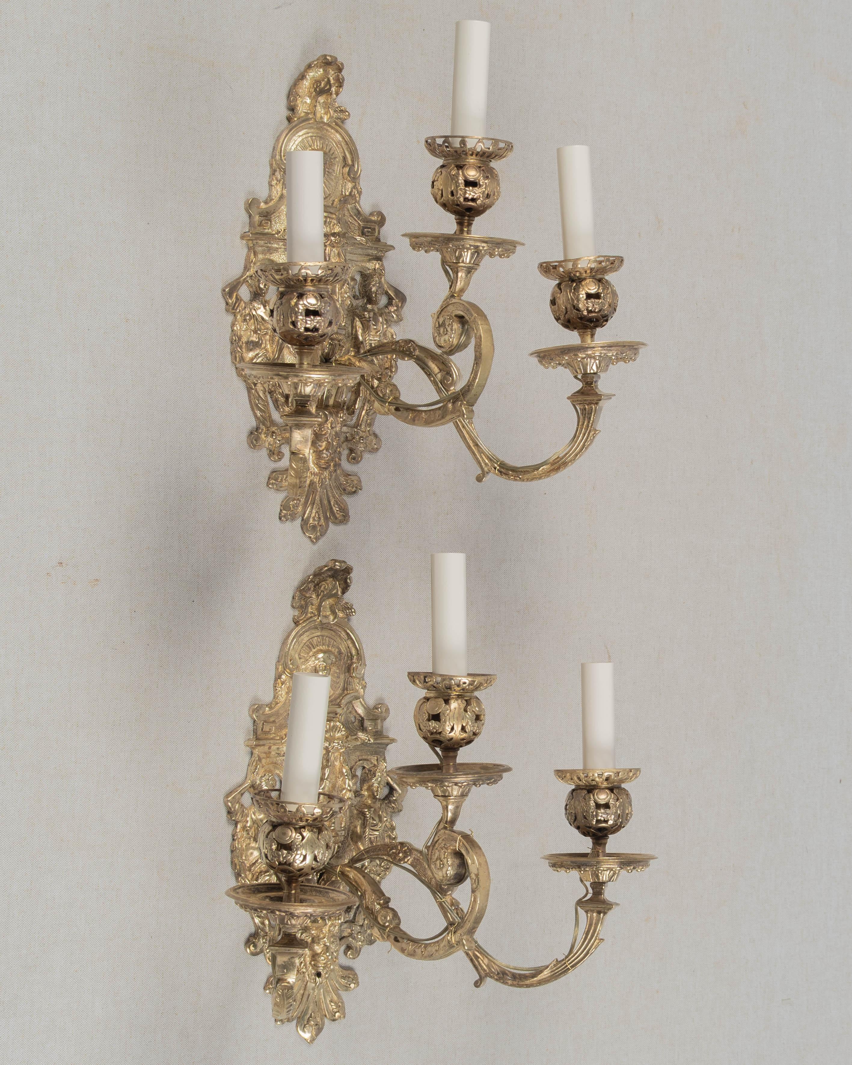 Coppia di appliques barocche francesi in bronzo fuso del XIX secolo In condizioni buone in vendita a Winter Park, FL