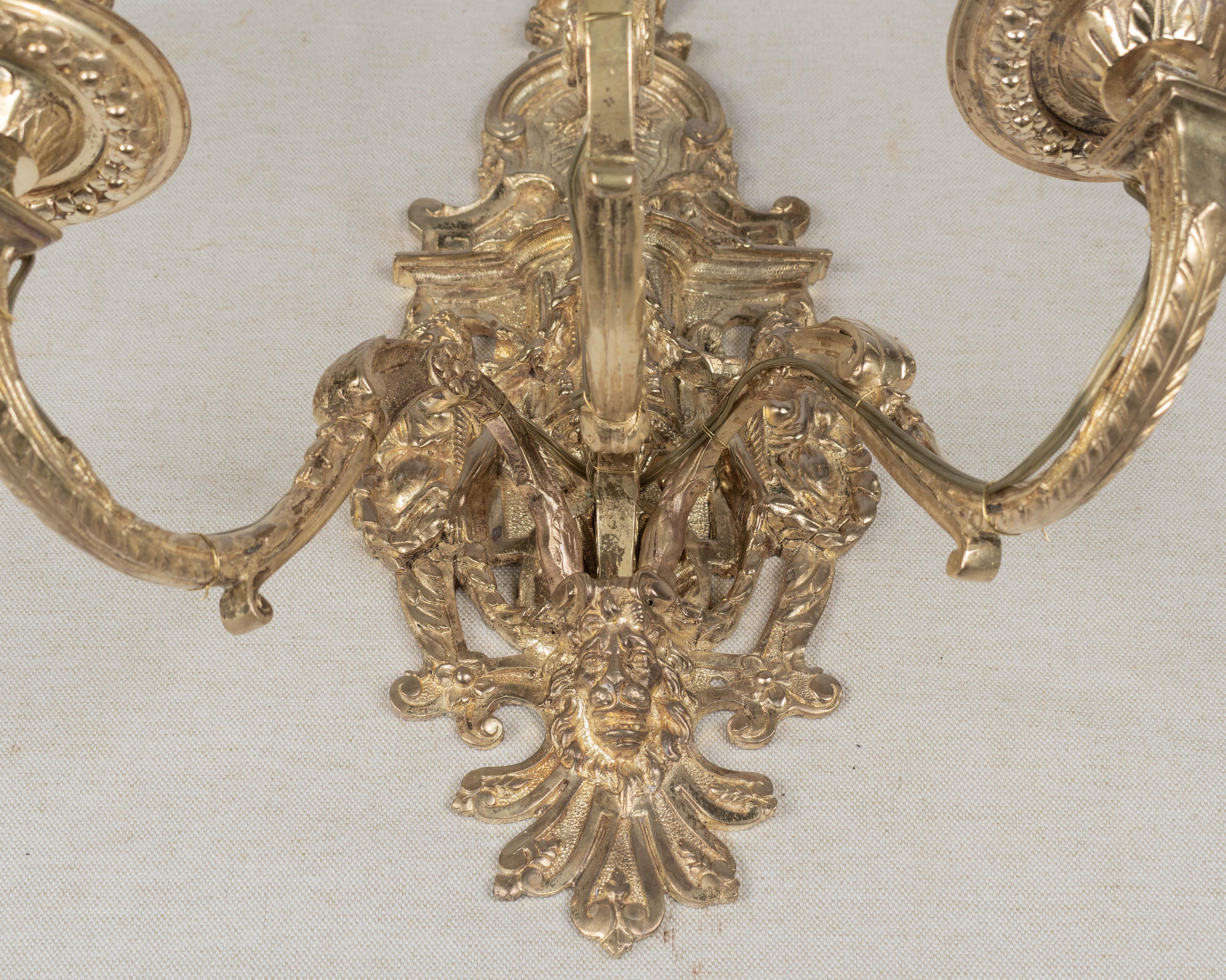 Coppia di appliques barocche francesi in bronzo fuso del XIX secolo in vendita 1