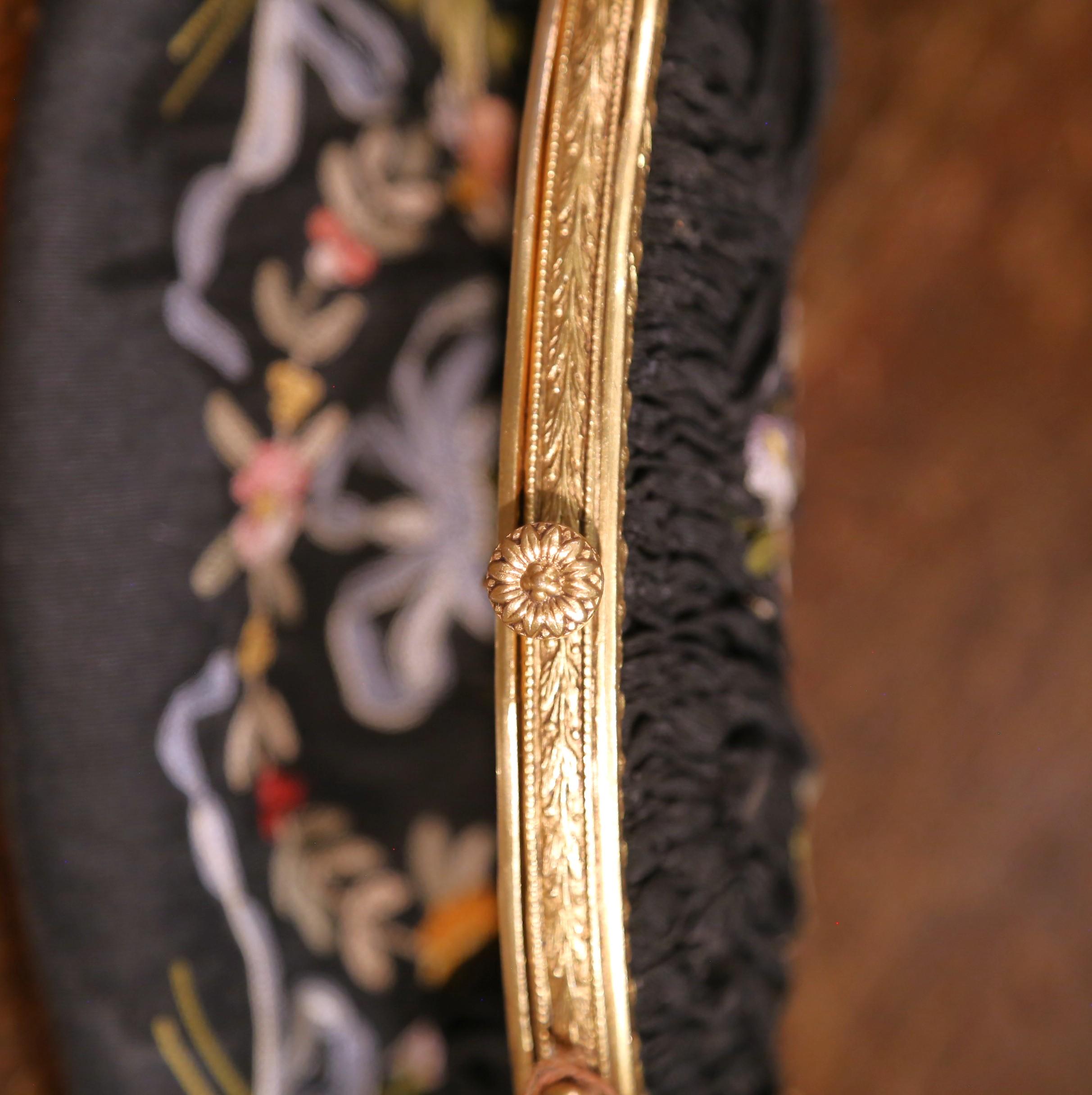 Coppia di borsellini da donna francesi Belle Époque del XIX secolo con manici a catena in ottone In condizioni ottime in vendita a Dallas, TX