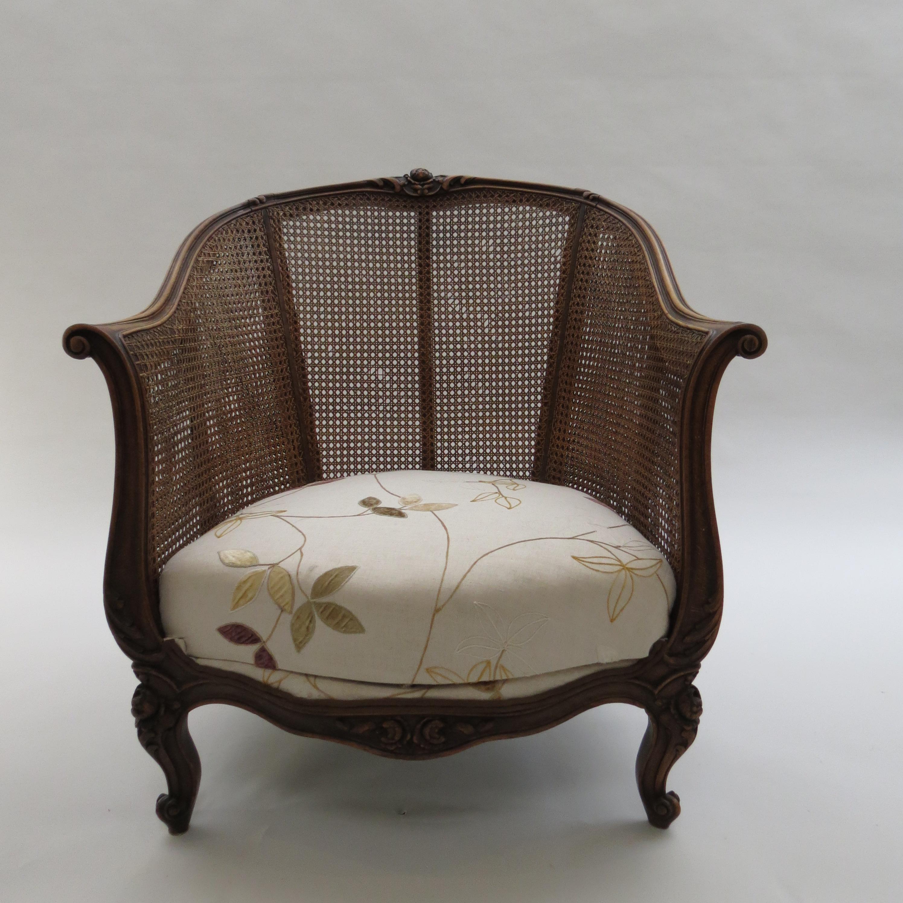 Faggio Coppia di sedie da salotto in rattan bergere francesi del XIX secolo in vendita