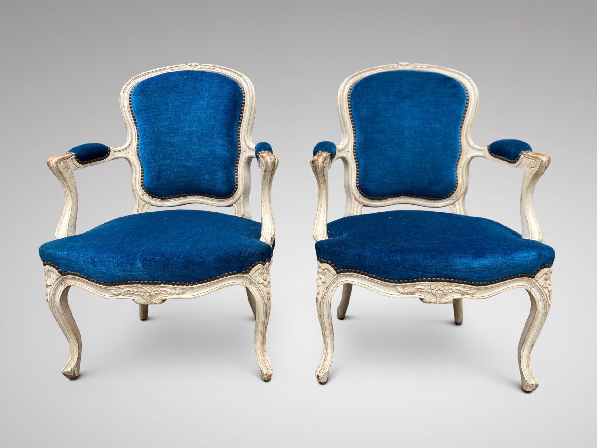 A decorative pair of late 19th century French Louis XV walnut patinated bergères armchairs, upholstered in a blue velvet fabric, with carved decoration to the frame. Very comfortable armchairs. Great patina.

The dimensions are:
Height: 88cm