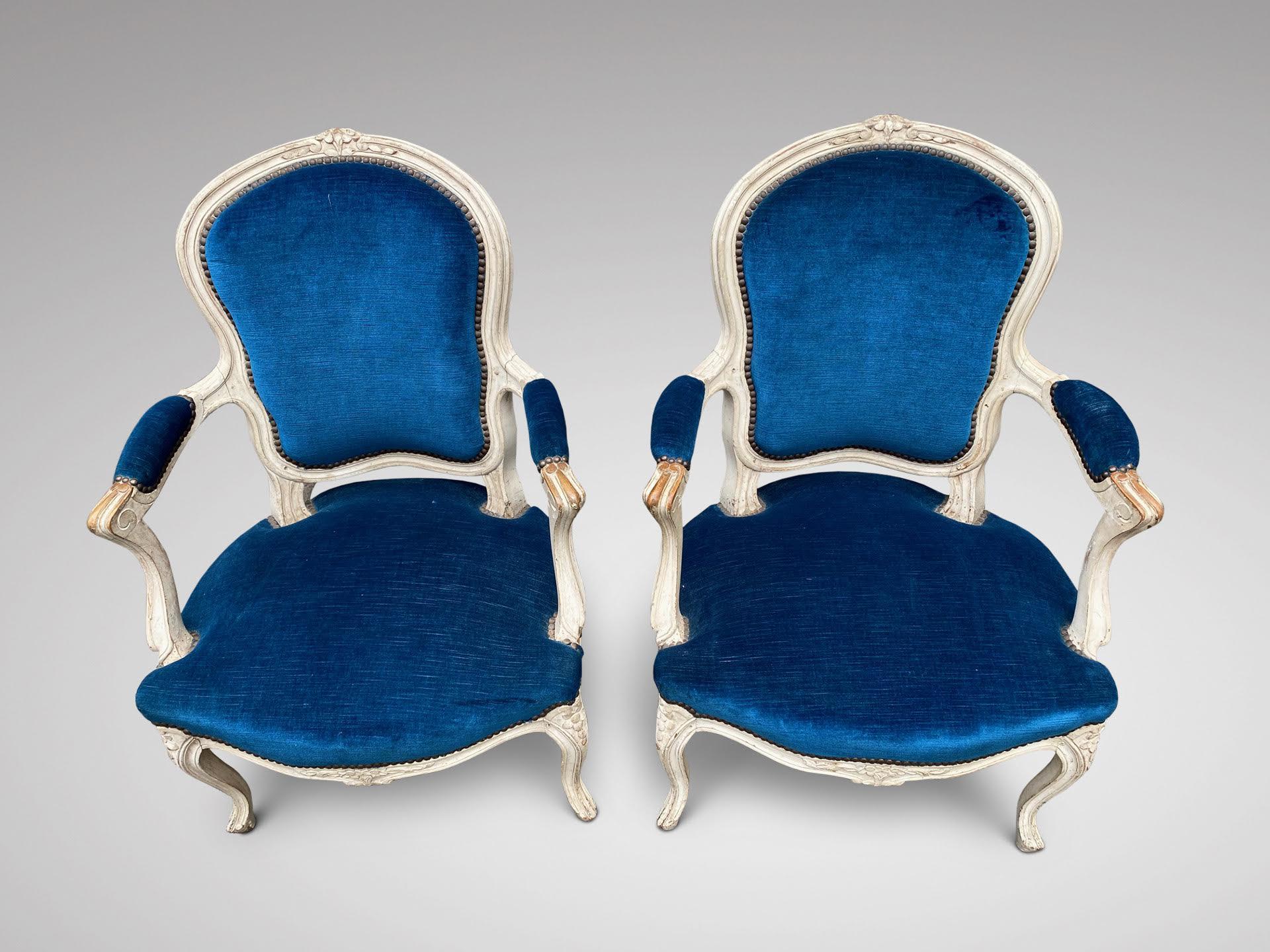 Hand-Carved Pair of 19th Century French Bergères Armchairs For Sale