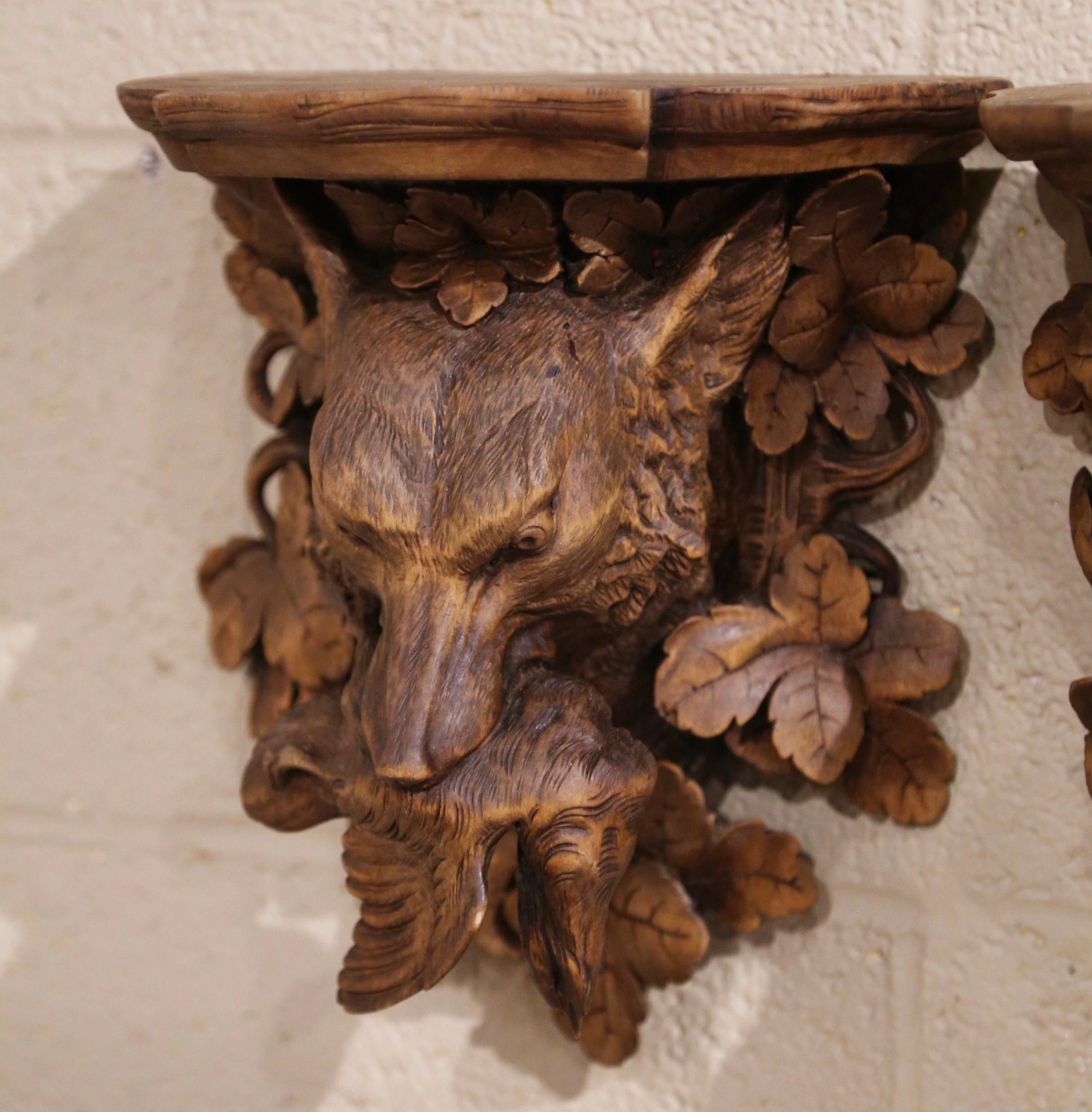 Pair of 19th Century French Black Forest Carved Walnut Hanging Shelves with Dog In Excellent Condition In Dallas, TX
