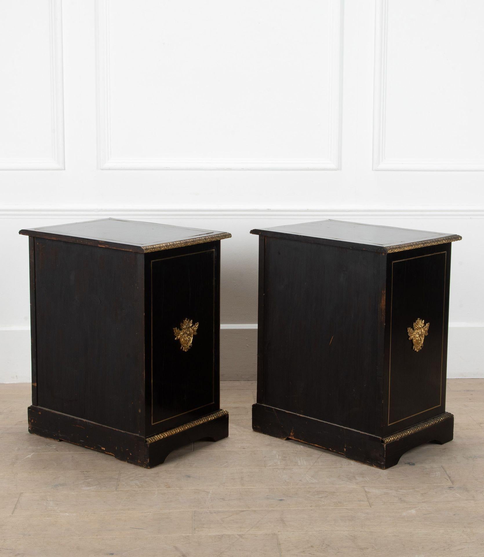 Coppia di commodes francesi Boulle in tartaruga del XIX secolo in vendita 7