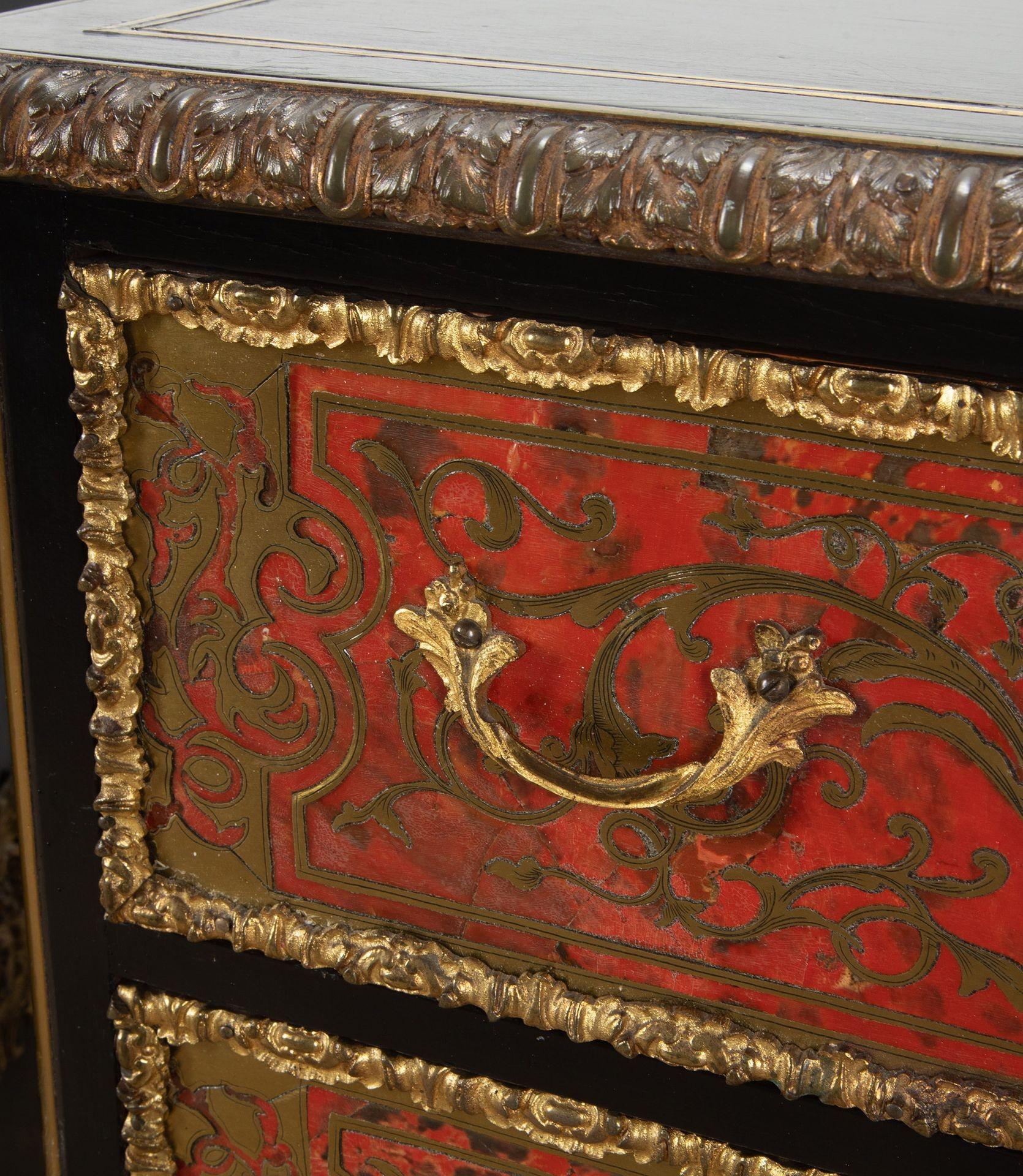 Coppia di commodes francesi Boulle in tartaruga del XIX secolo In condizioni buone in vendita a Gloucestershire, GB
