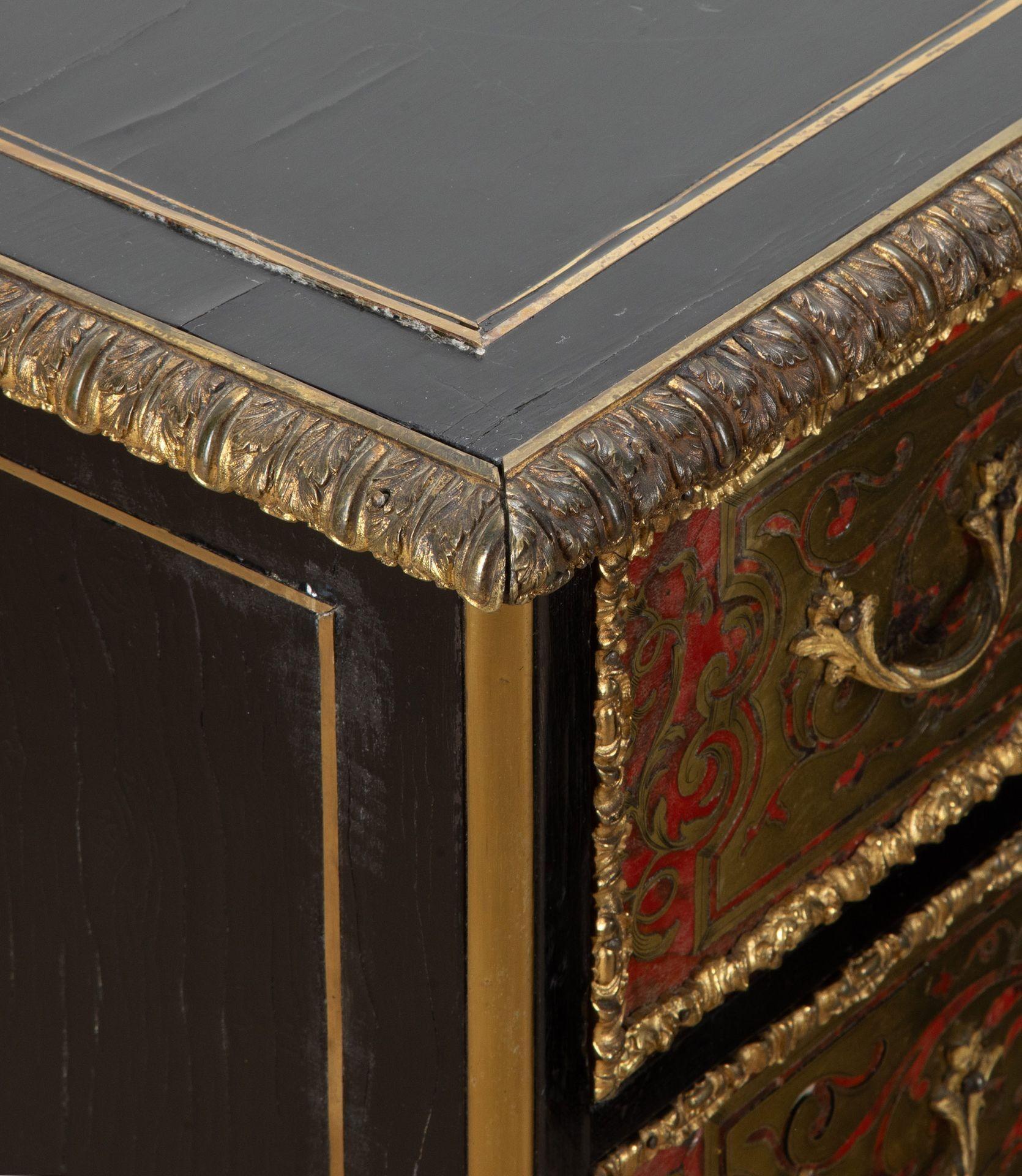 Coppia di commodes francesi Boulle in tartaruga del XIX secolo in vendita 2