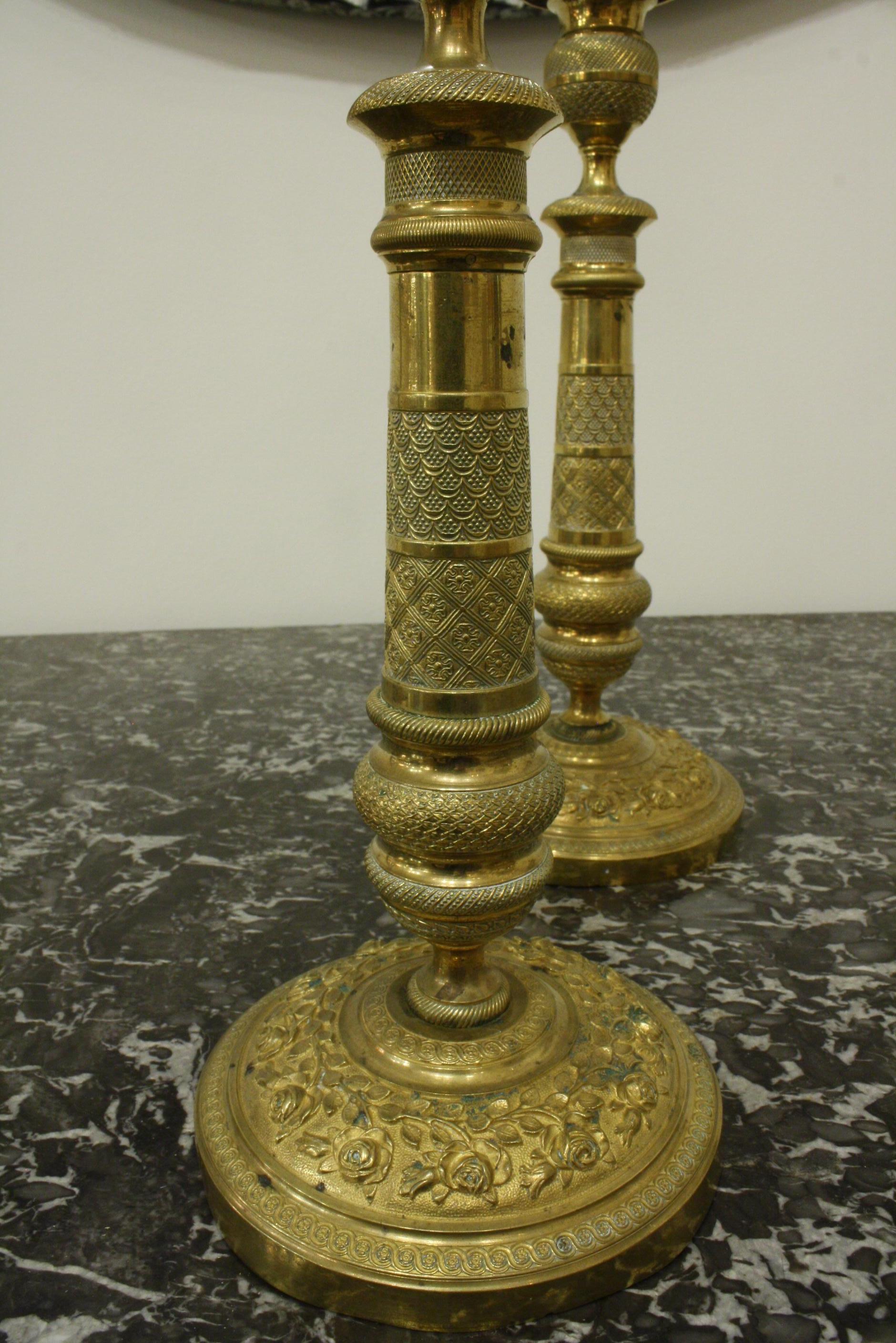 Pair of 19th Century French Brass Neoclassical Candlesticks For Sale 1