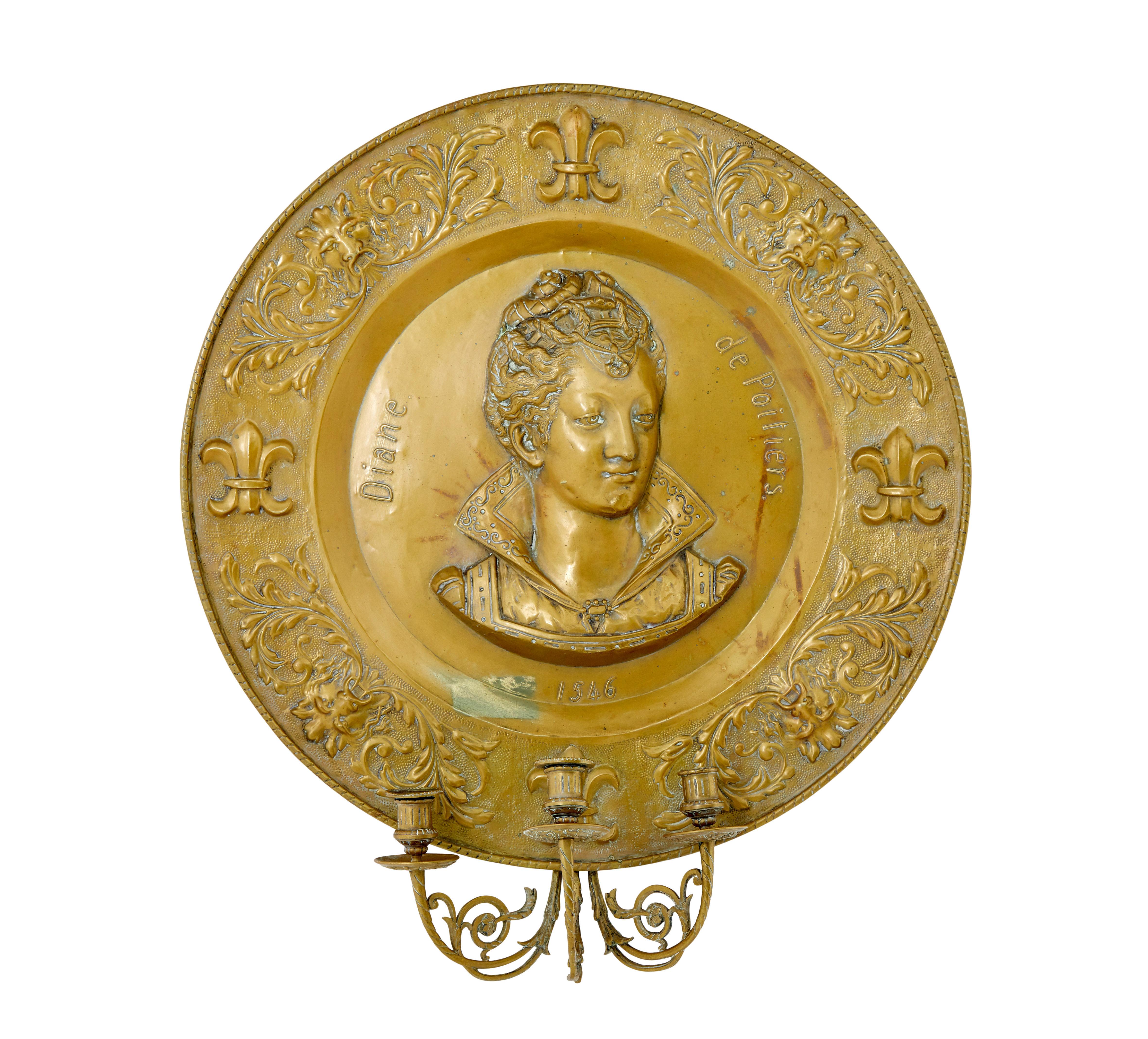 Néo-Renaissance Paire d'appliques en laiton du XIXe siècle en vente