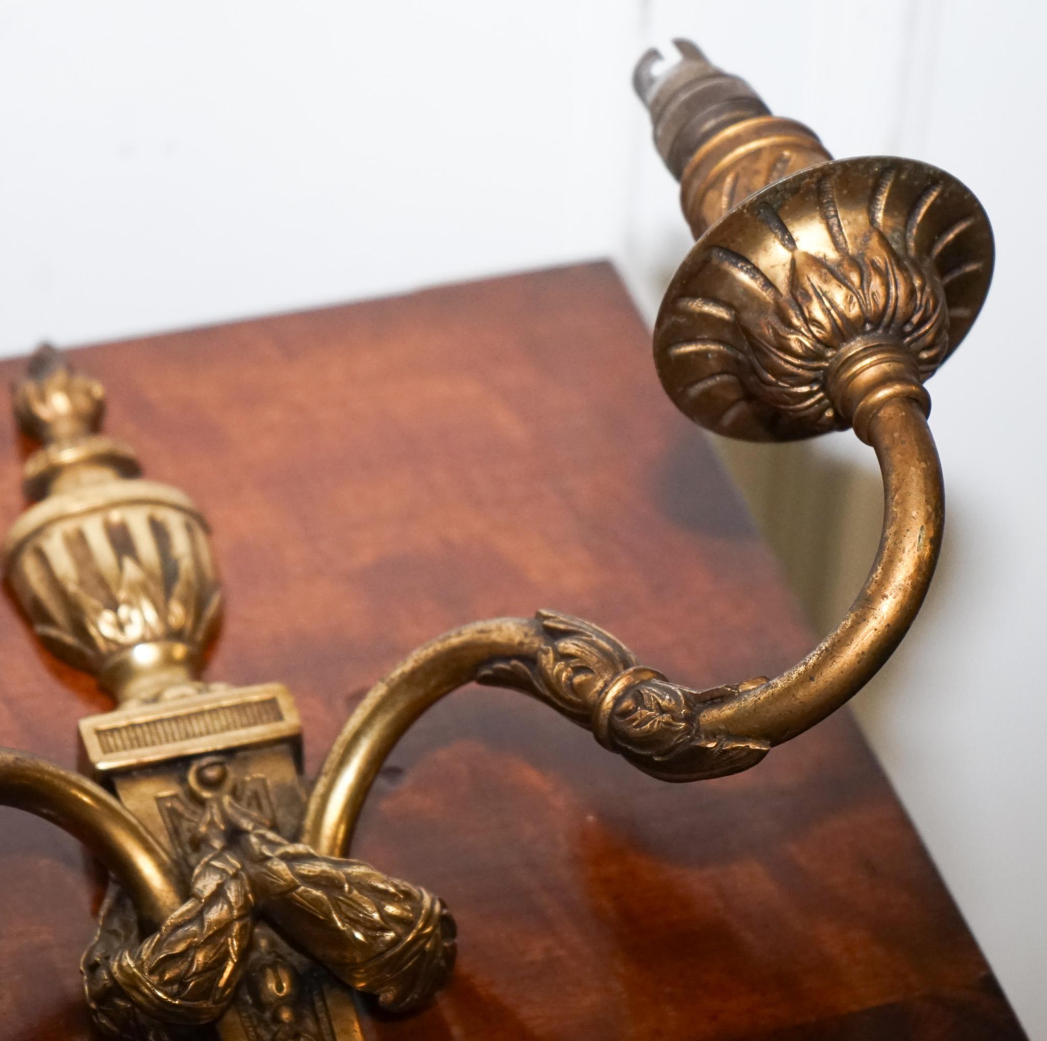 PAIR OF 19TH CENTURY FRENCH BRASS SCONCES TWO BRANCHES WALL LiGHTS In Good Condition For Sale In Pulborough, GB