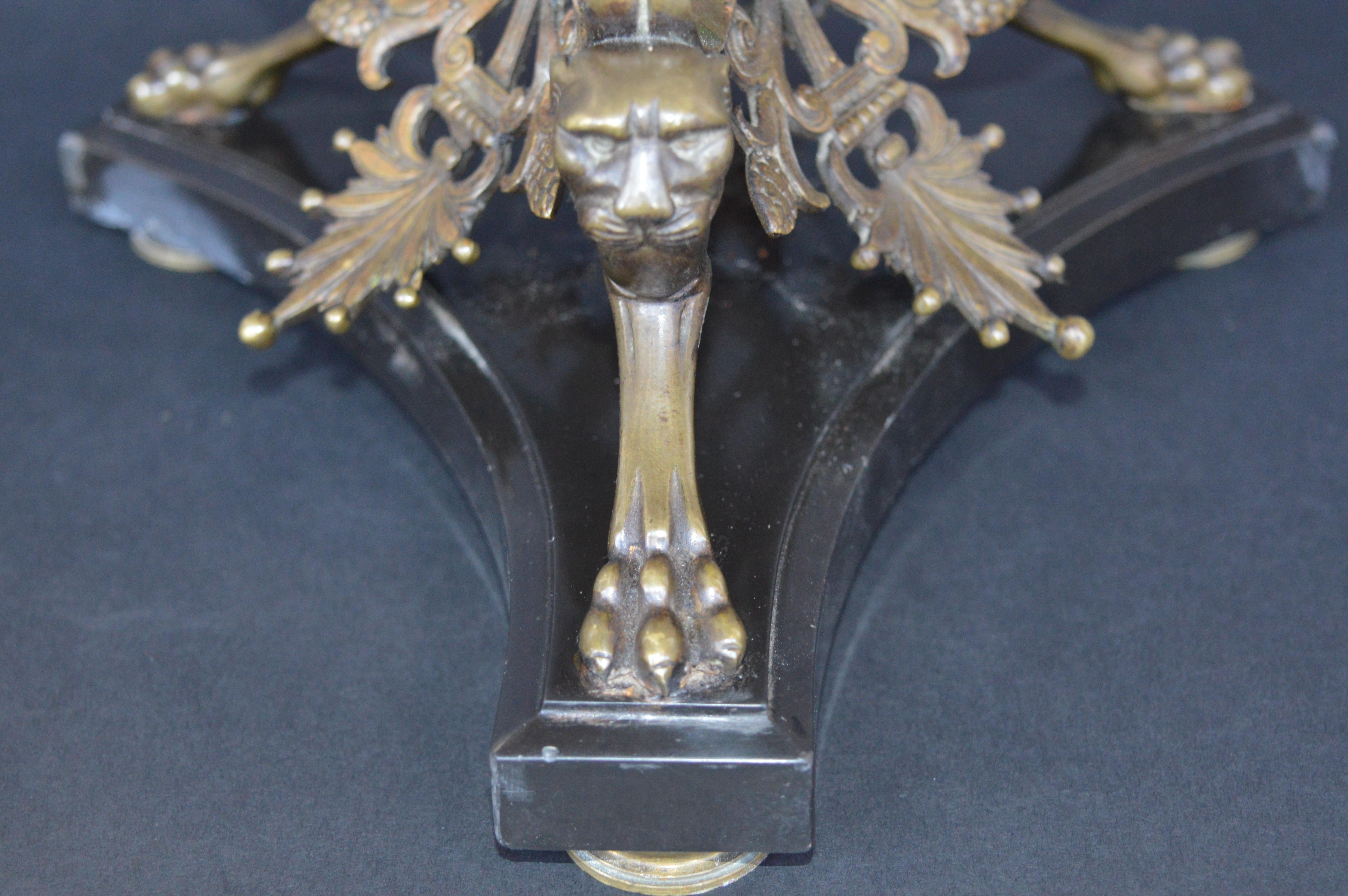 Coppia di candelabri francesi in bronzo del XIX secolo in vendita 6