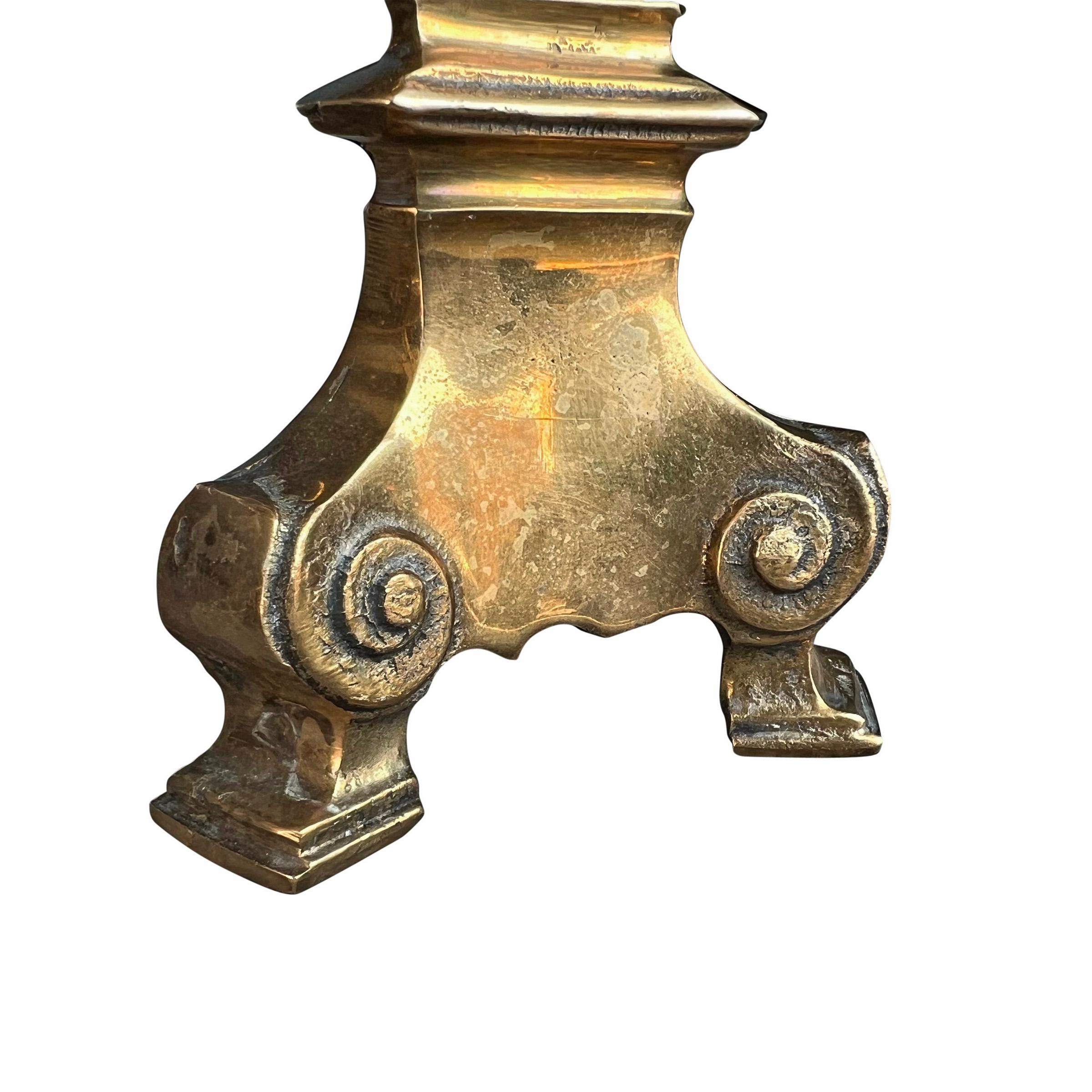 Paire de chandeliers en bronze français du XIXe siècle en vente 4