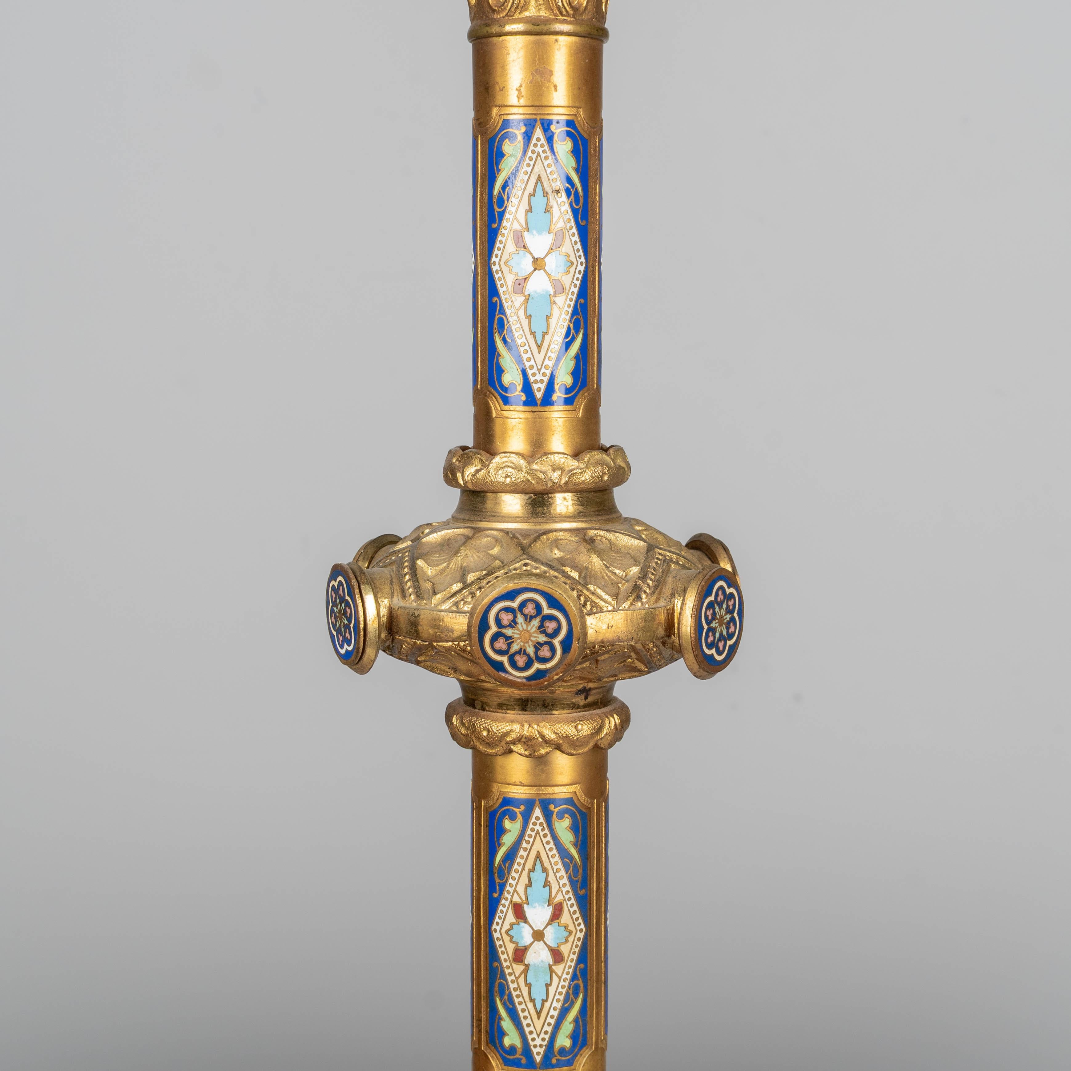 Coppia di lampade a candeliere in bronzo francesi del XIX secolo in vendita 2