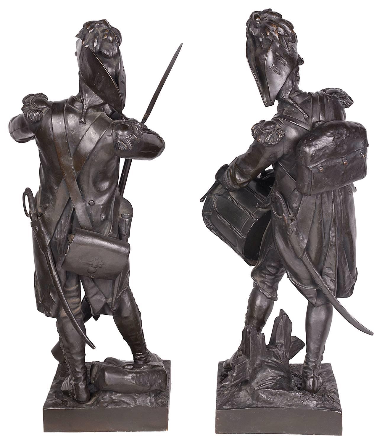 Paire de soldats français en bronze du 19ème siècle, par Etienne-Henri Dumaige en vente 2