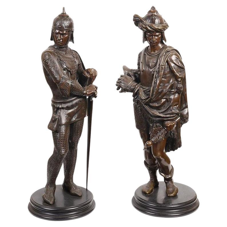 Paar französische Bronzestatuen von Rittern aus dem 19. Jahrhundert im Angebot