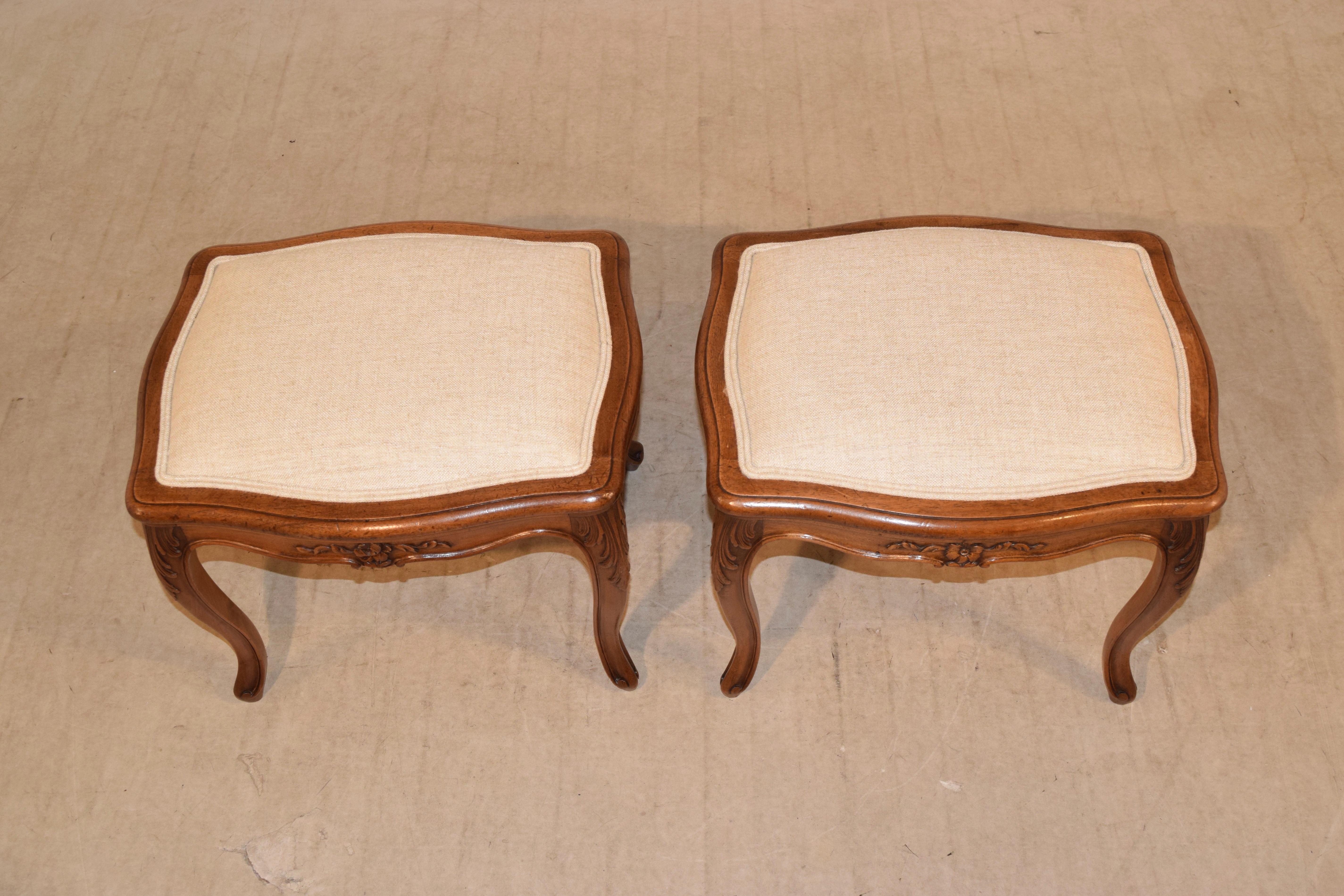 Linen Pair of 19th Century French Cabriole Stools