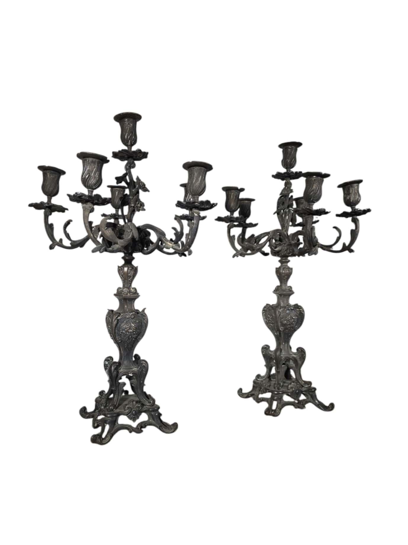 Coppia di candelabri francesi del XIX secolo in vendita 3